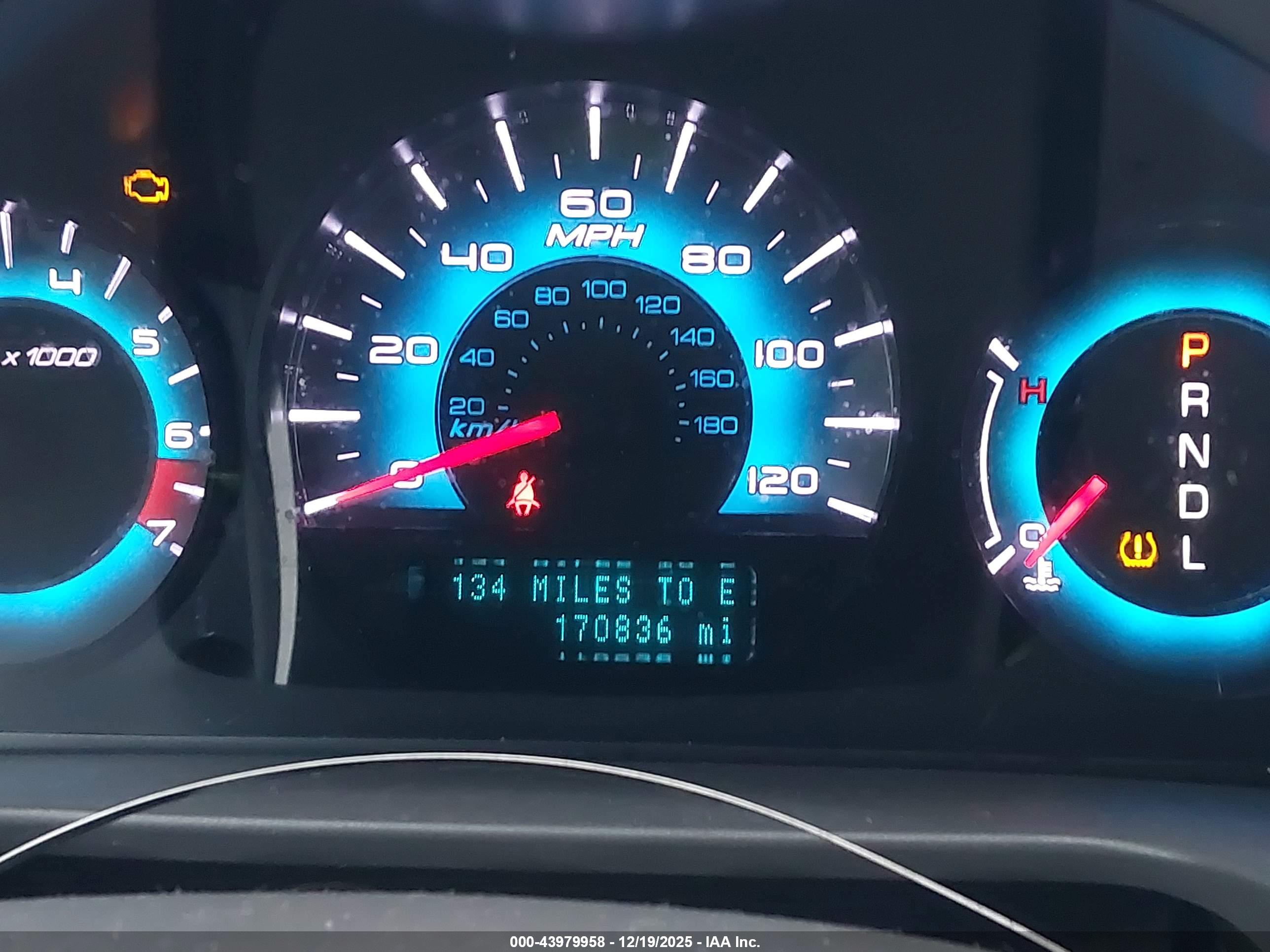 FORD FUSION image 7