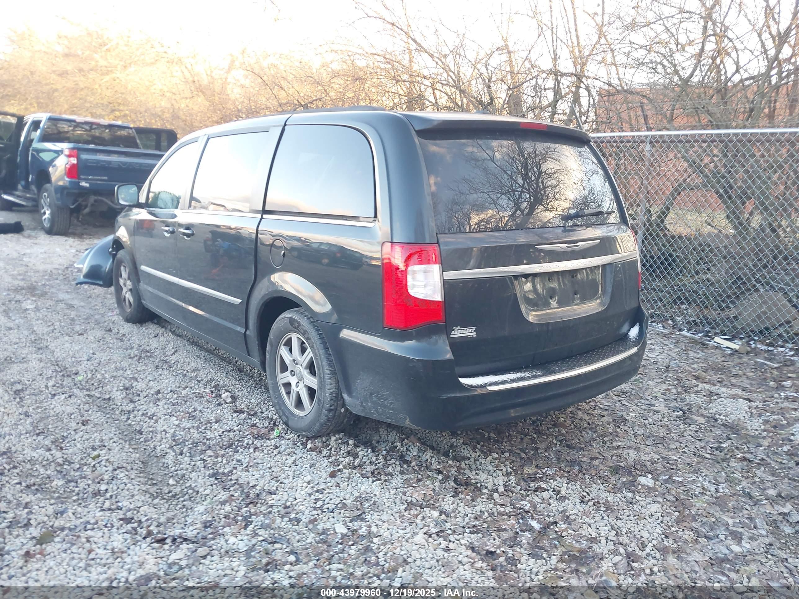 CHRYSLER TOWN image 3