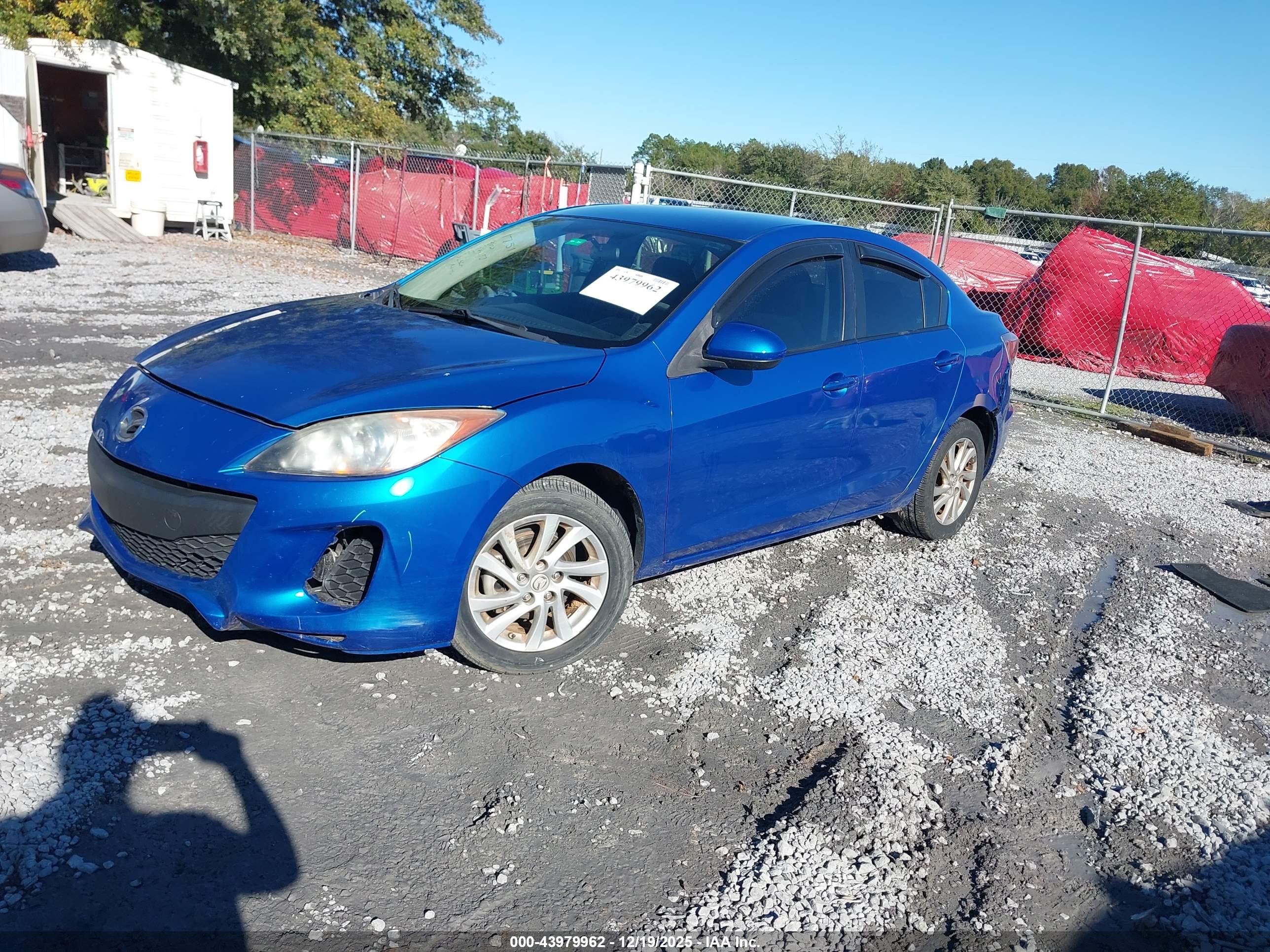 MAZDA MAZDA3 image 2