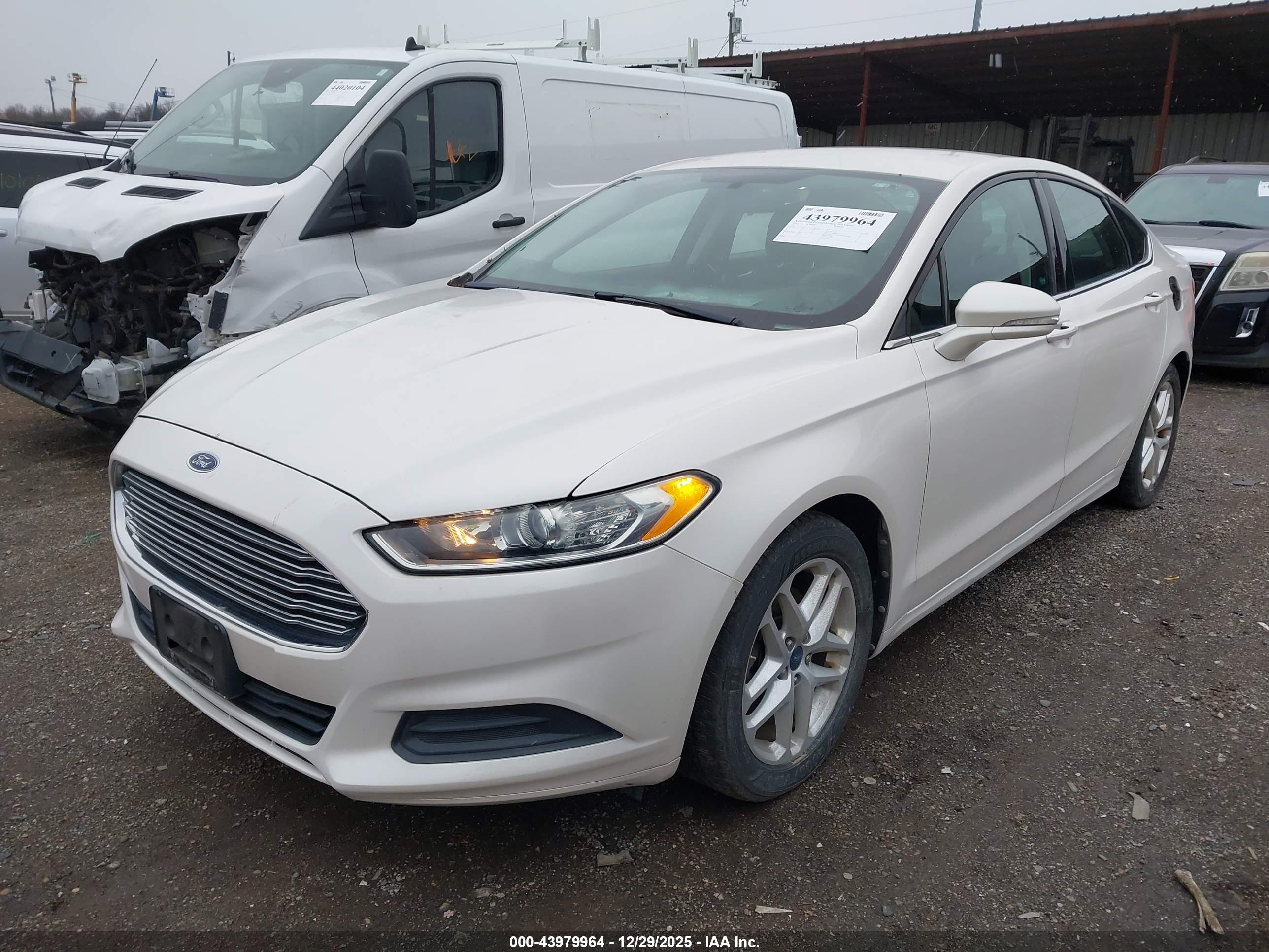 FORD FUSION image 2