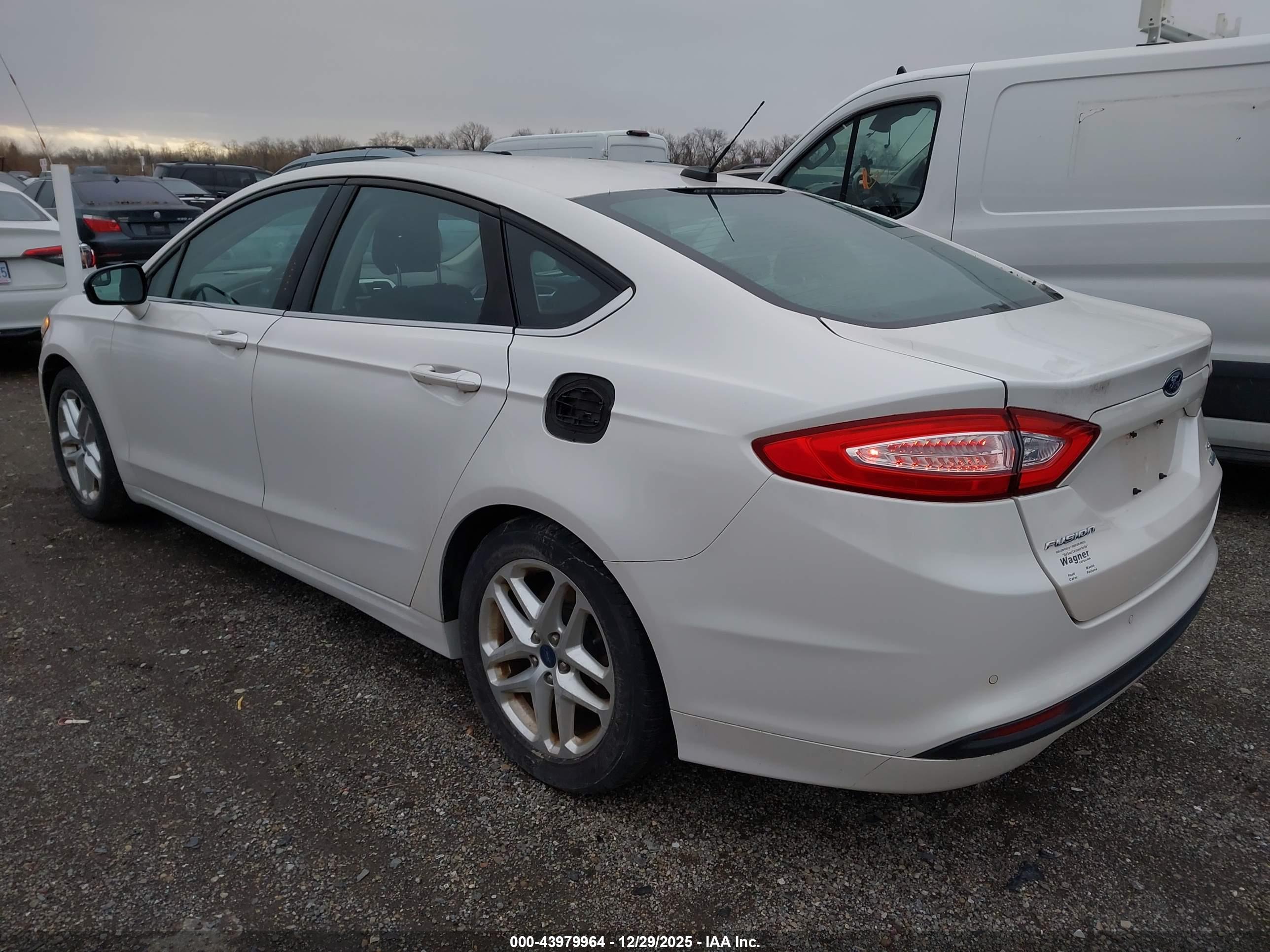 FORD FUSION image 3