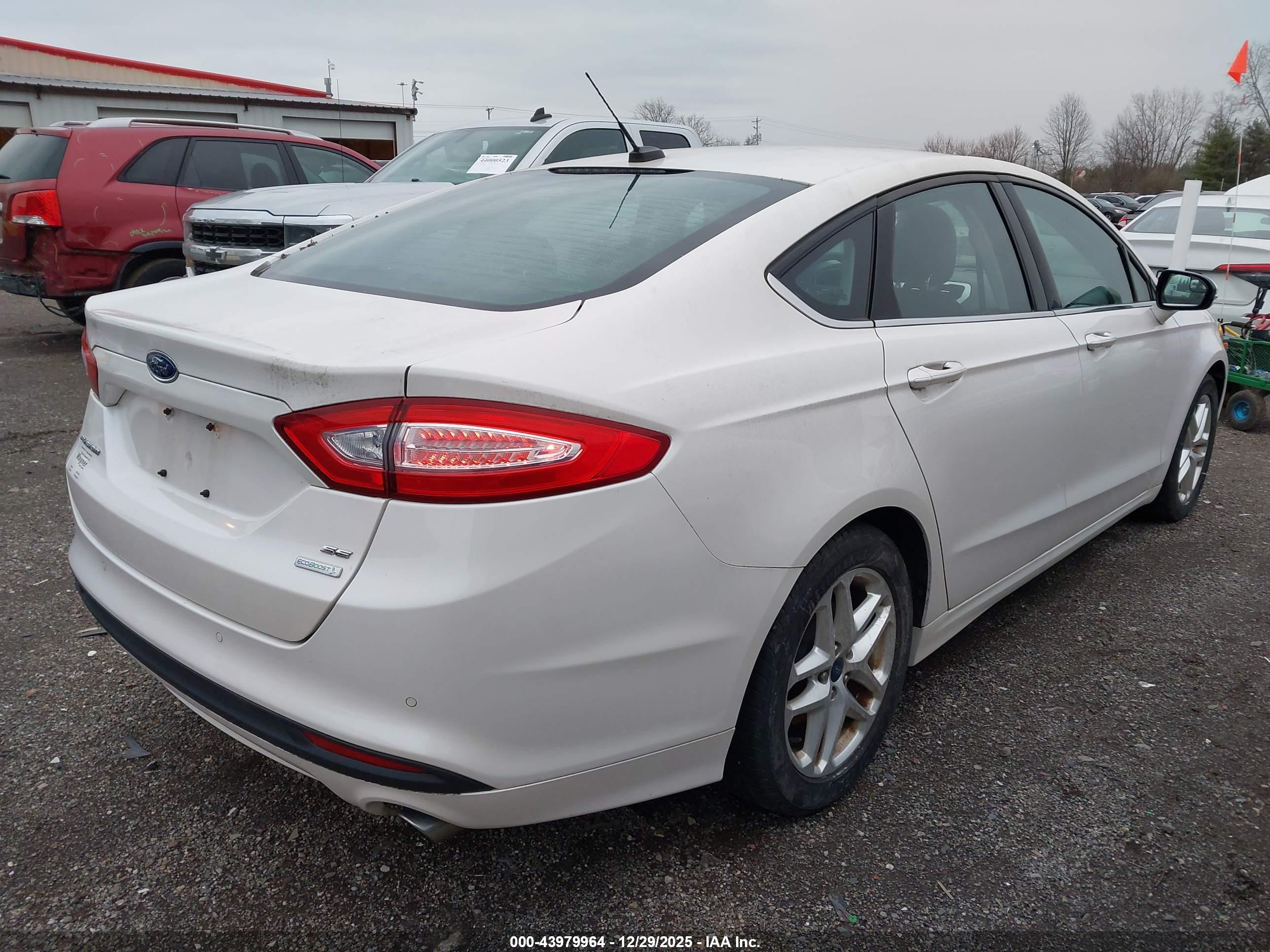 FORD FUSION image 4