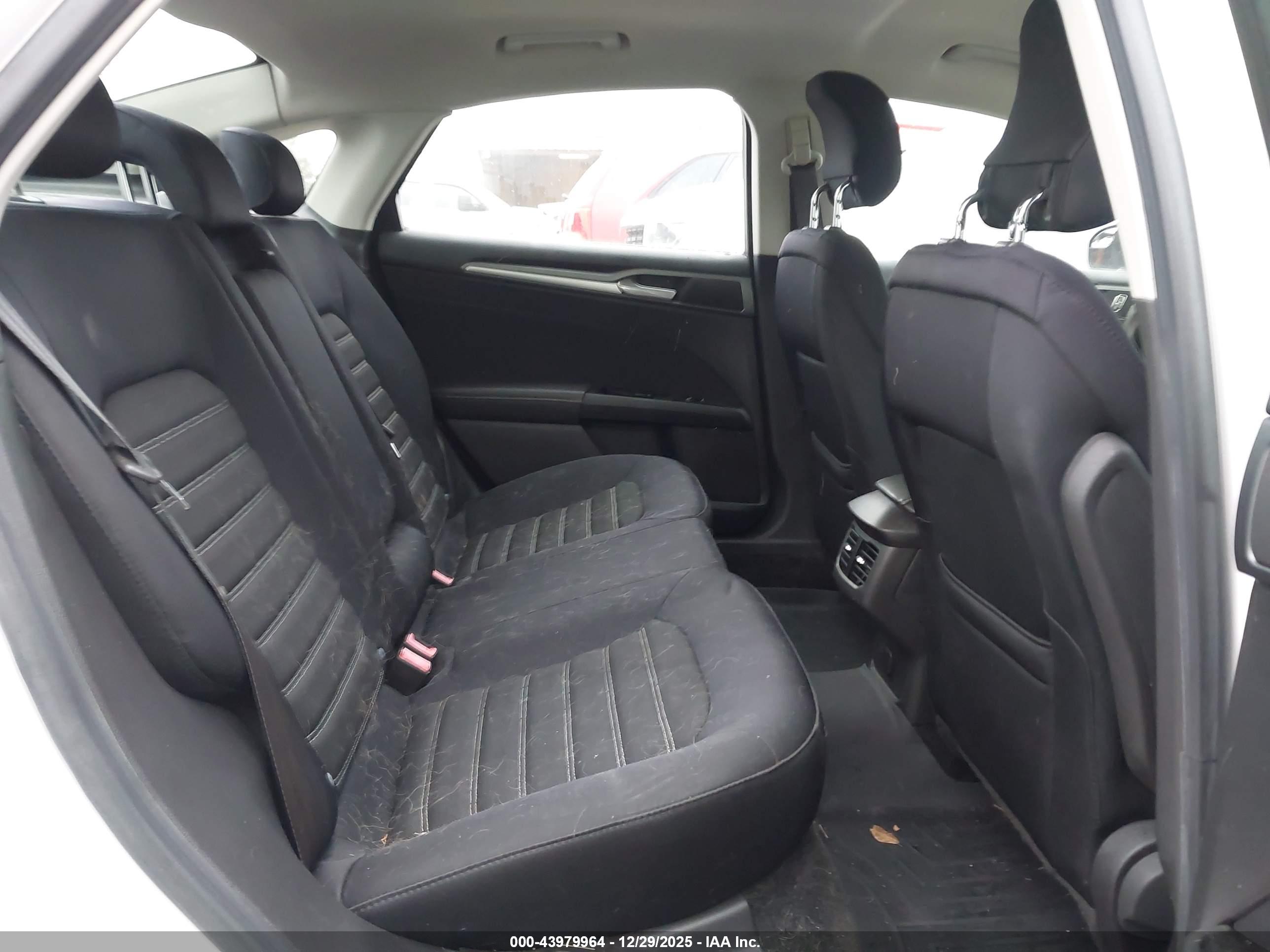 FORD FUSION image 8