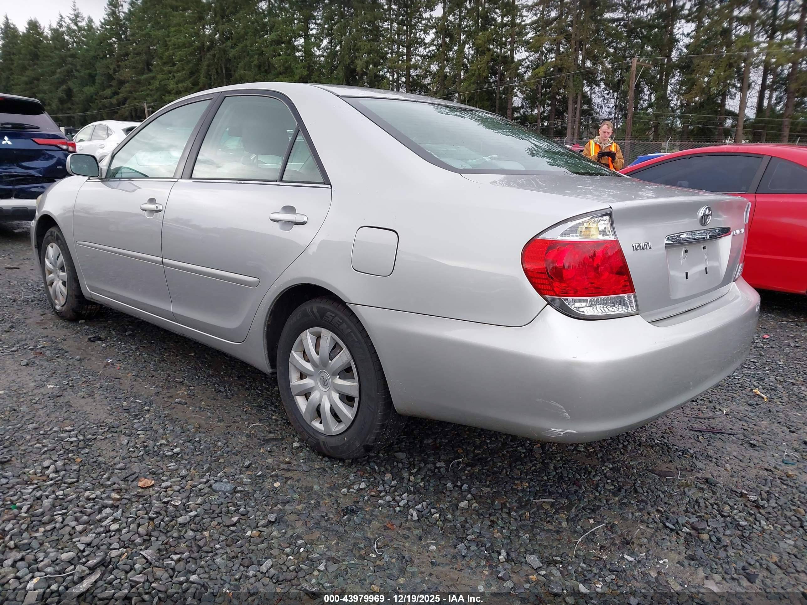 TOYOTA CAMRY image 3