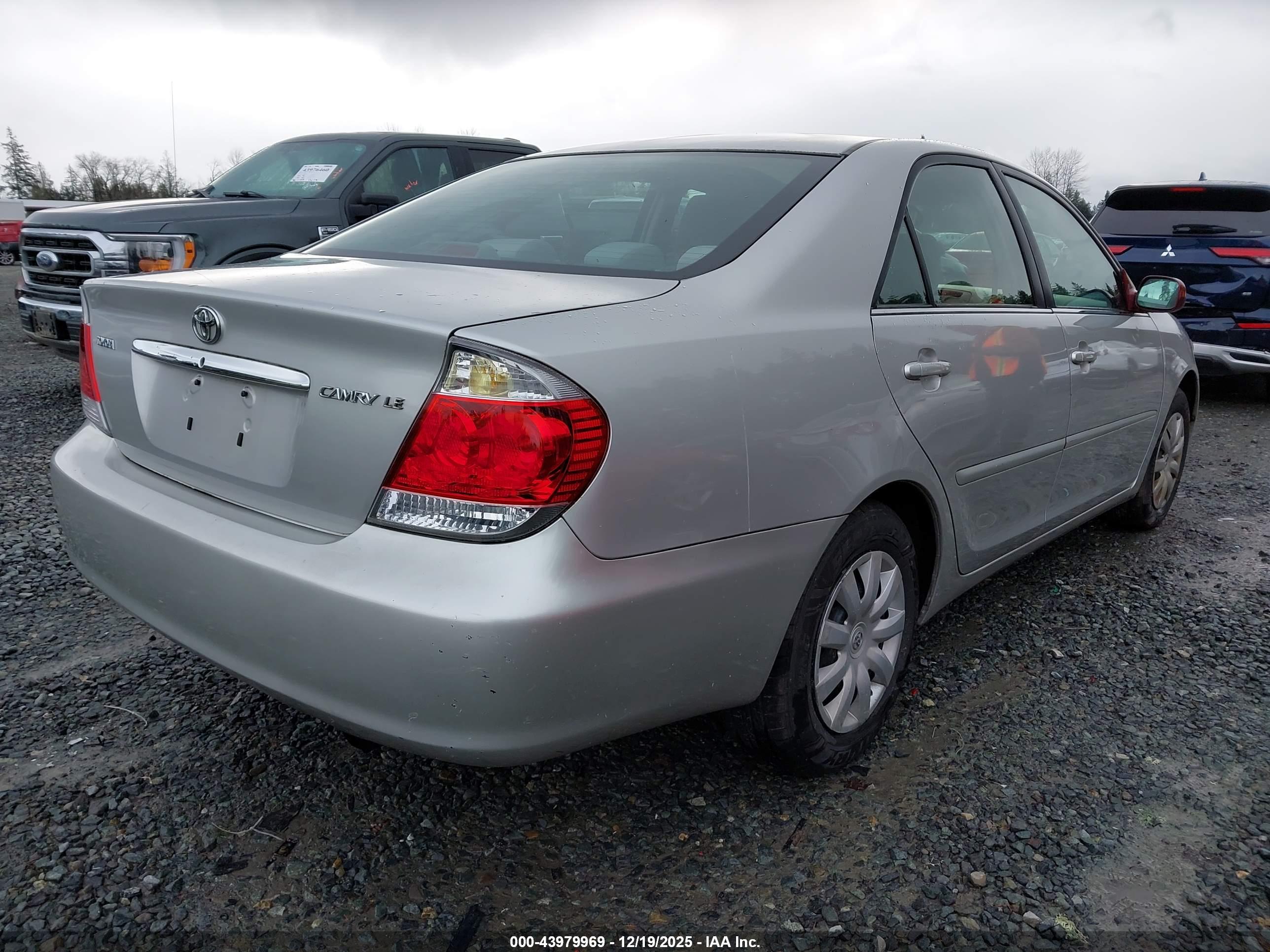 TOYOTA CAMRY image 4