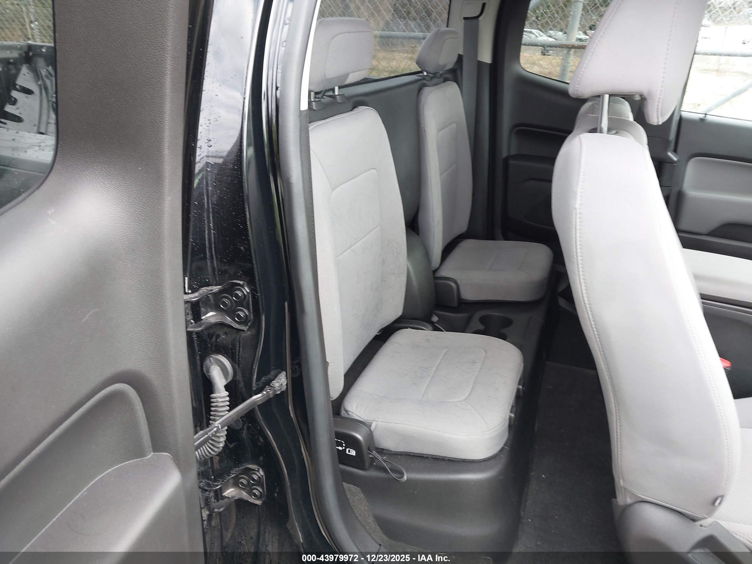 CHEVROLET COLORADO image 8