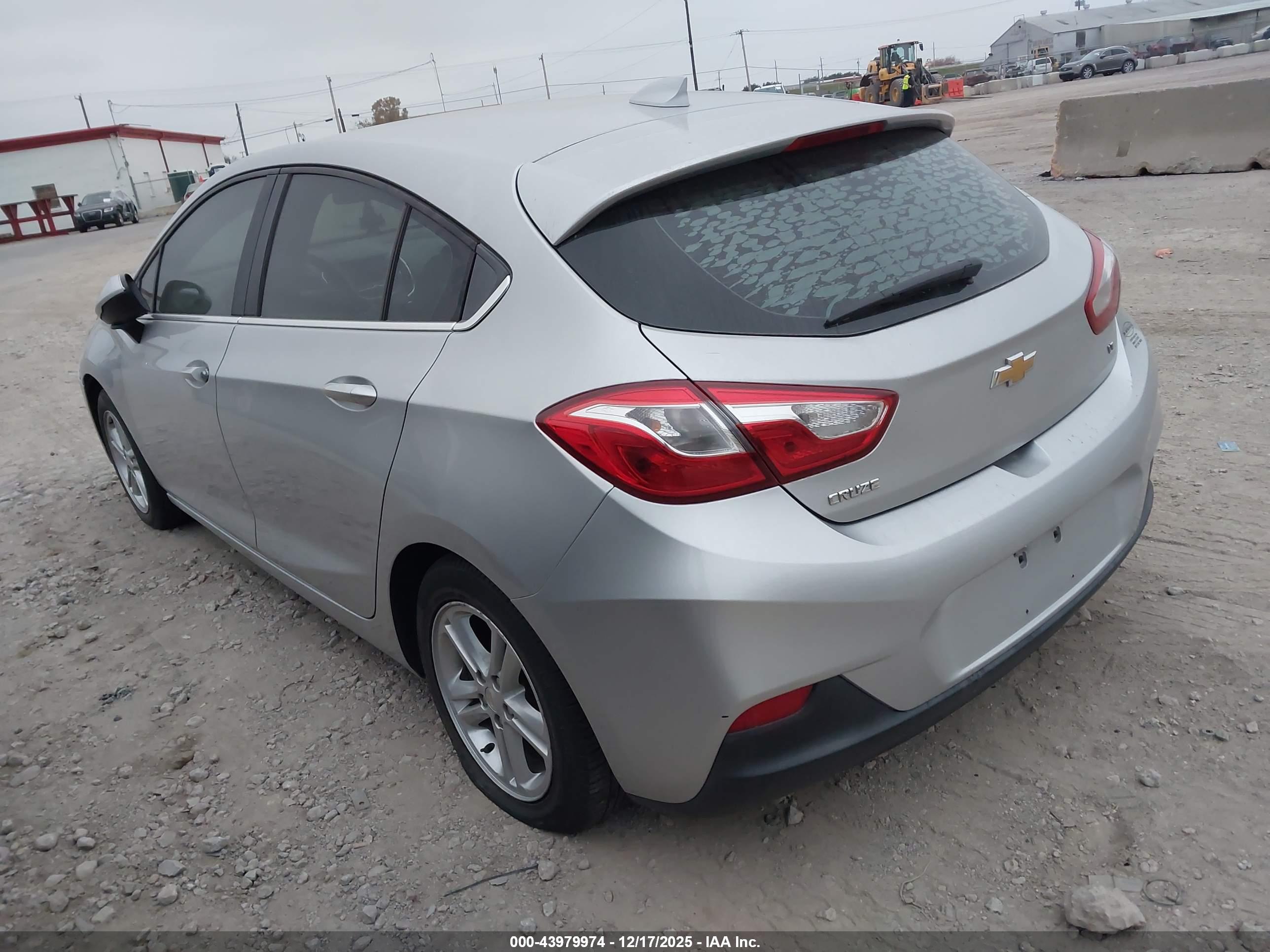 CHEVROLET CRUZE image 3