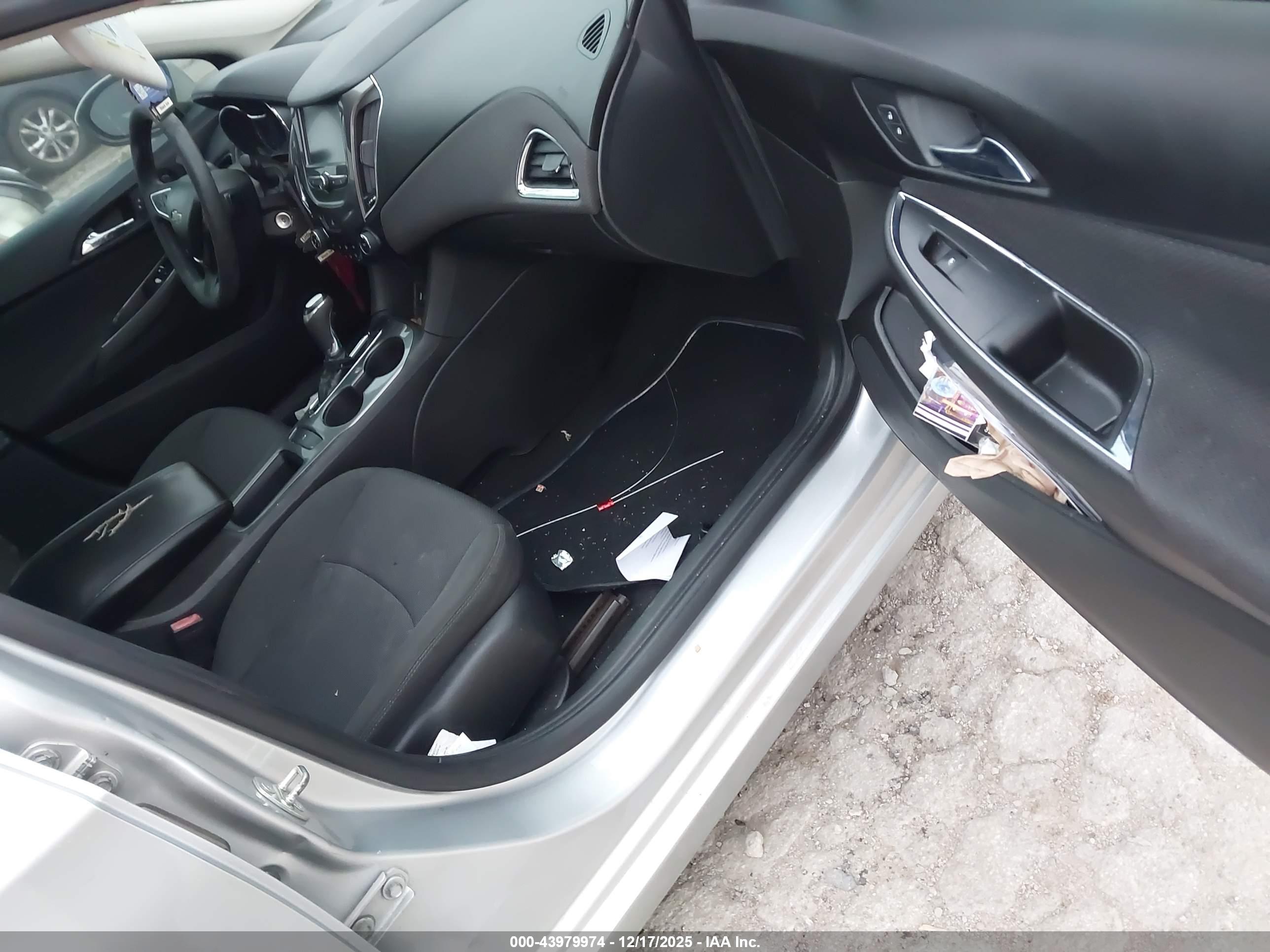CHEVROLET CRUZE image 5
