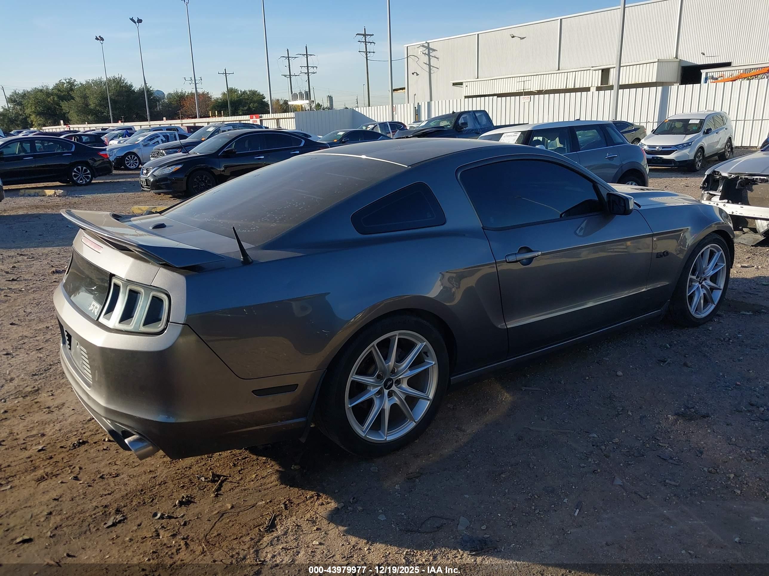 FORD MUSTANG image 4