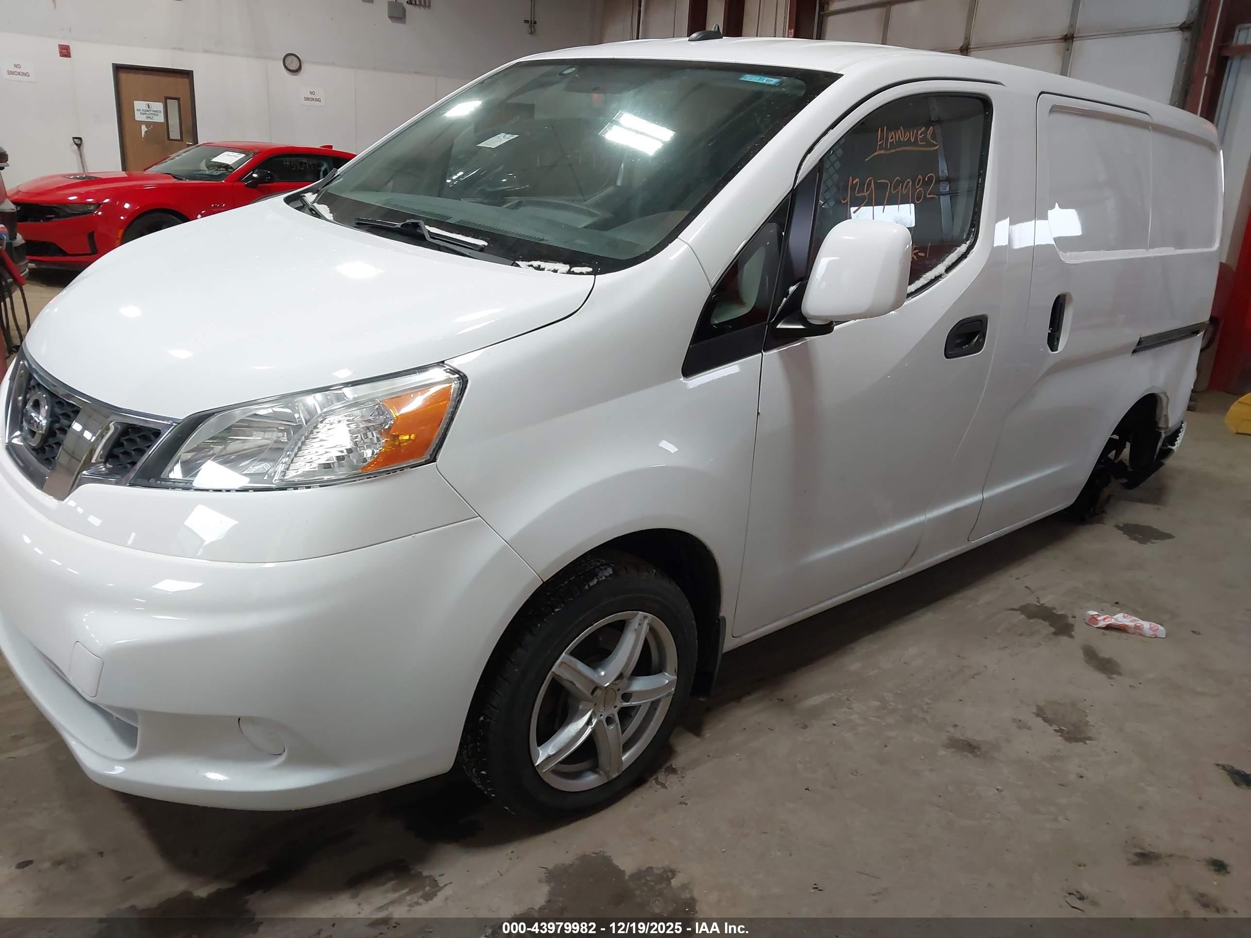 NISSAN NV200 image 2
