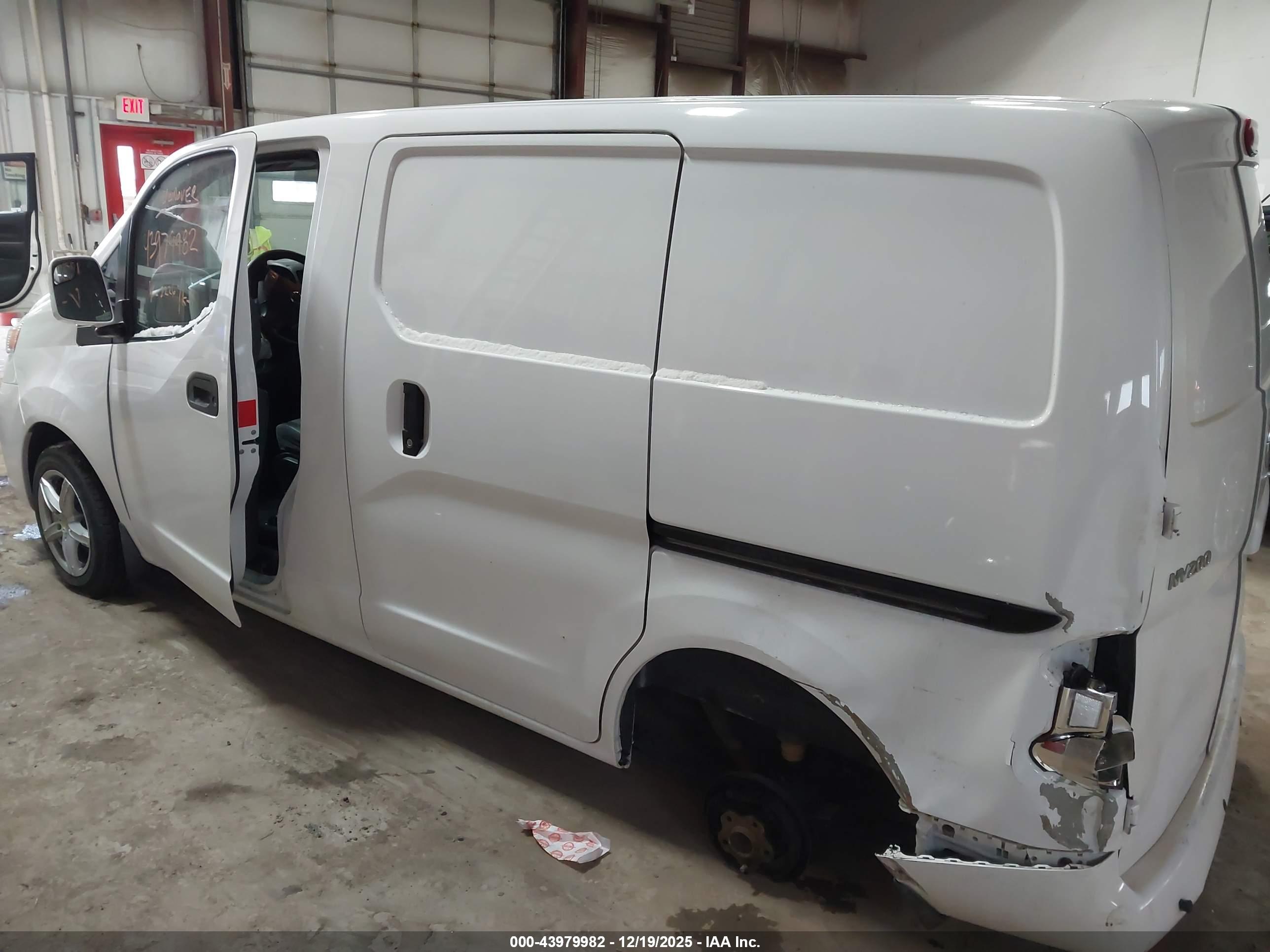 NISSAN NV200 image 3