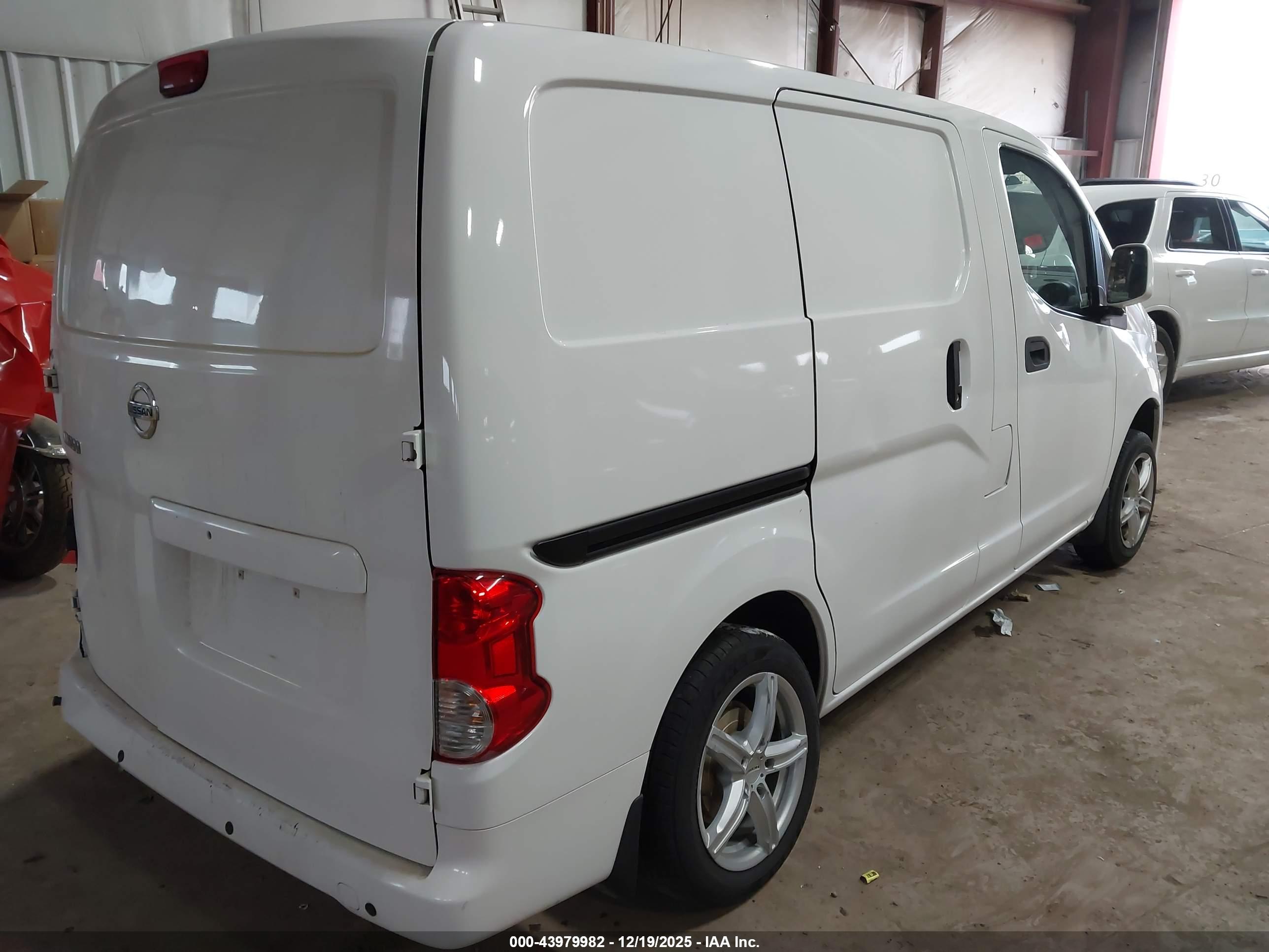 NISSAN NV200 image 4