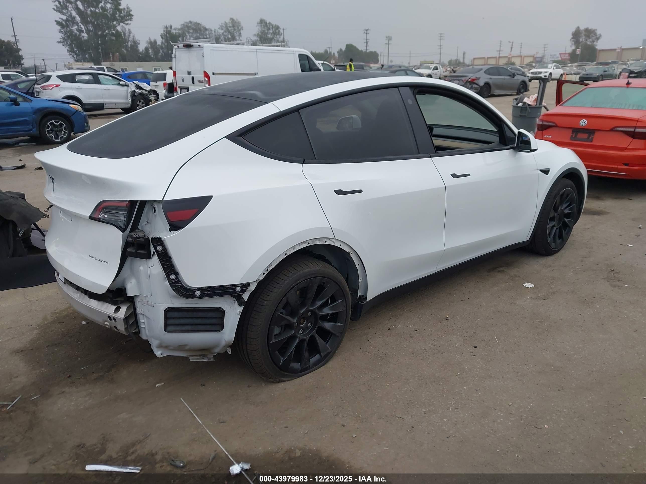 TESLA MODEL image 4