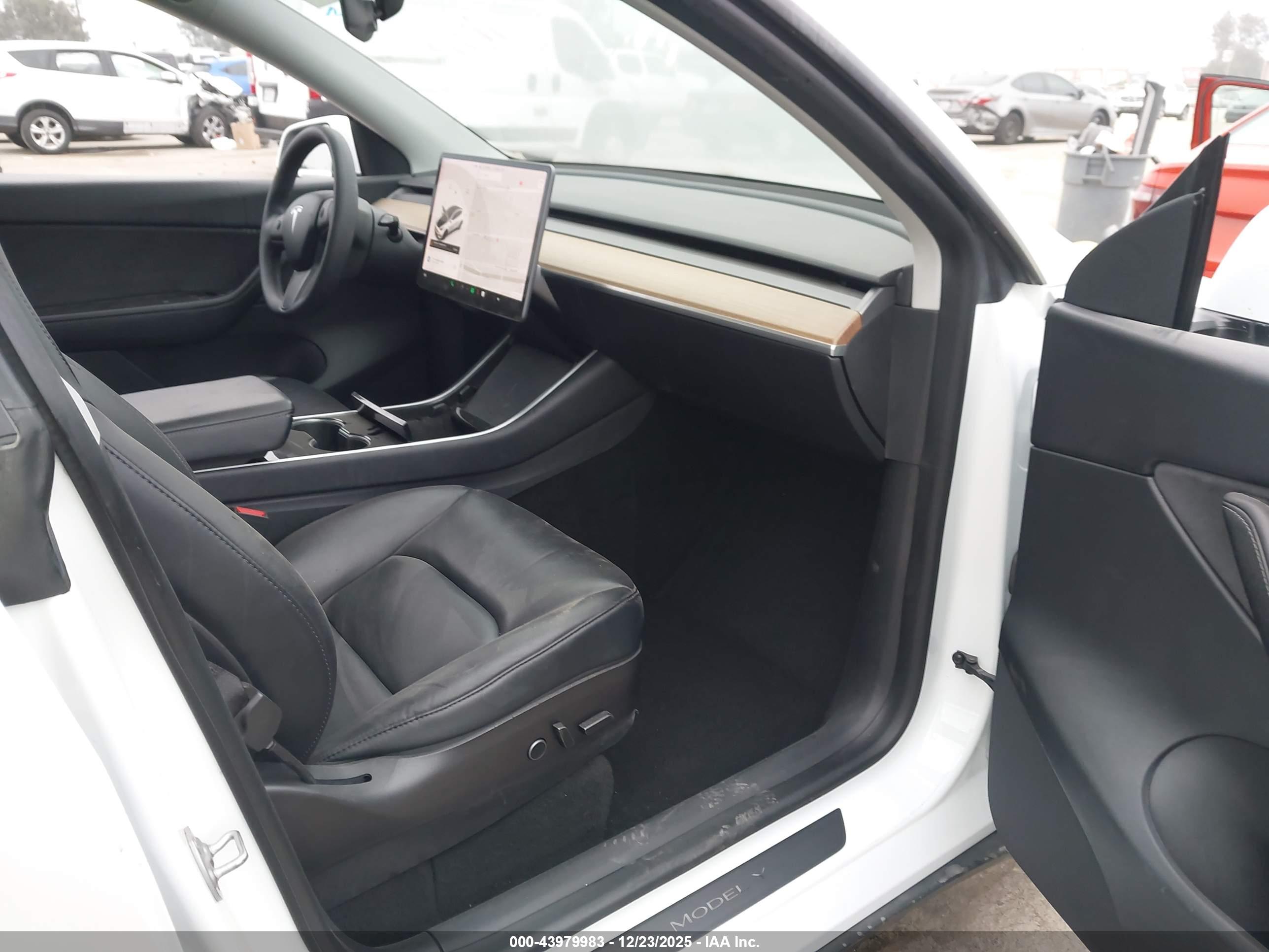TESLA MODEL image 5