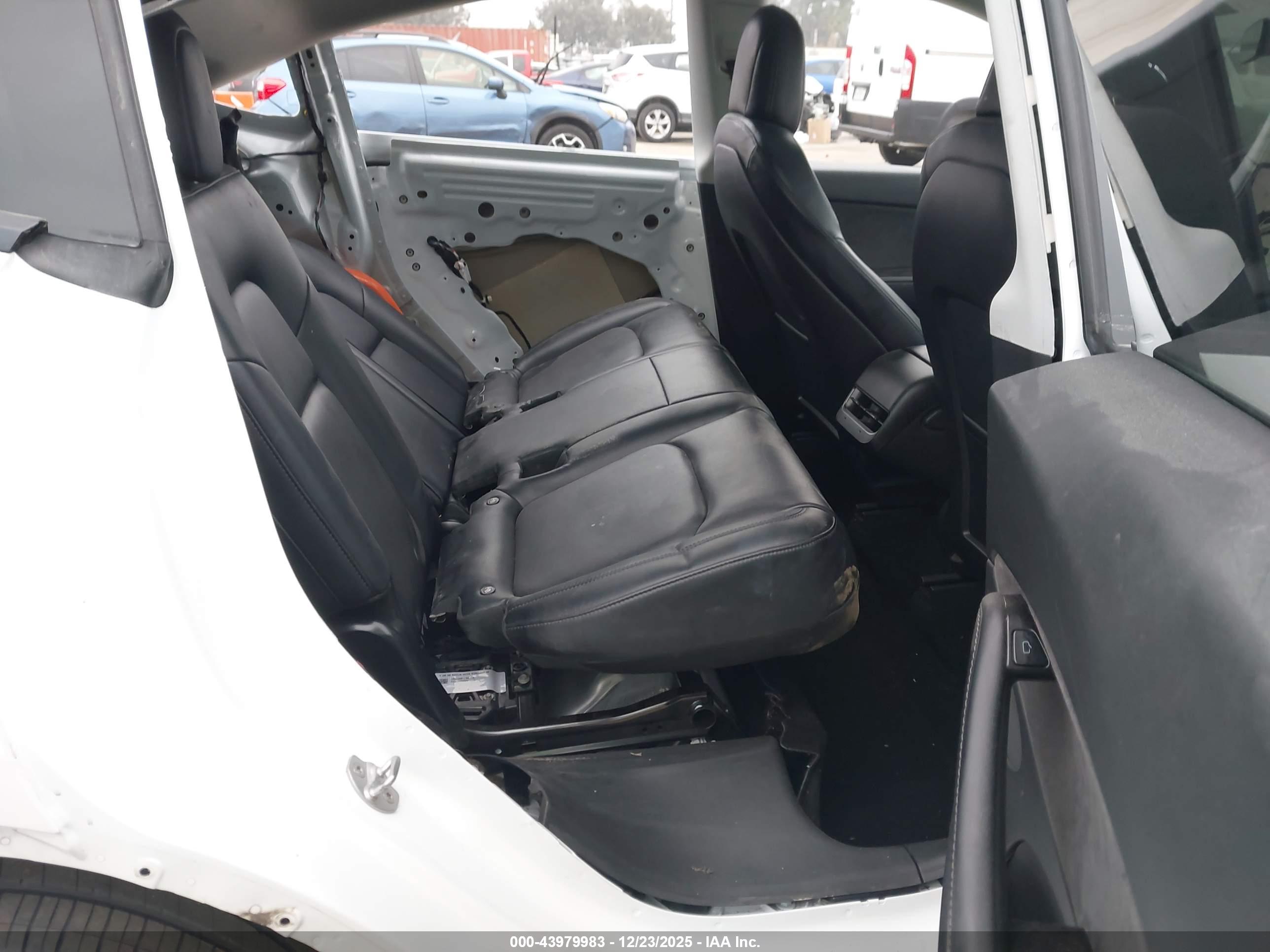 TESLA MODEL image 8