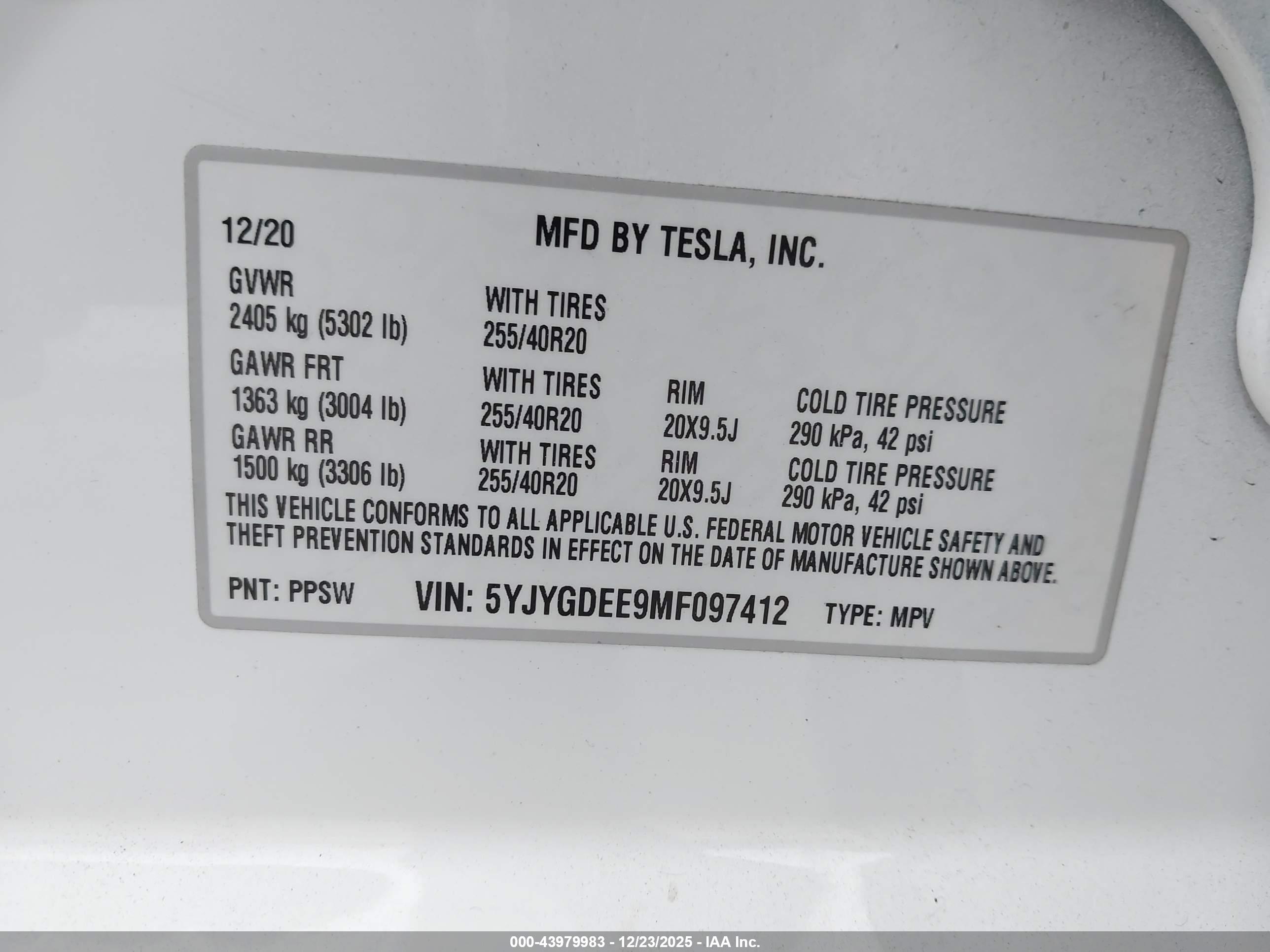 TESLA MODEL image 9