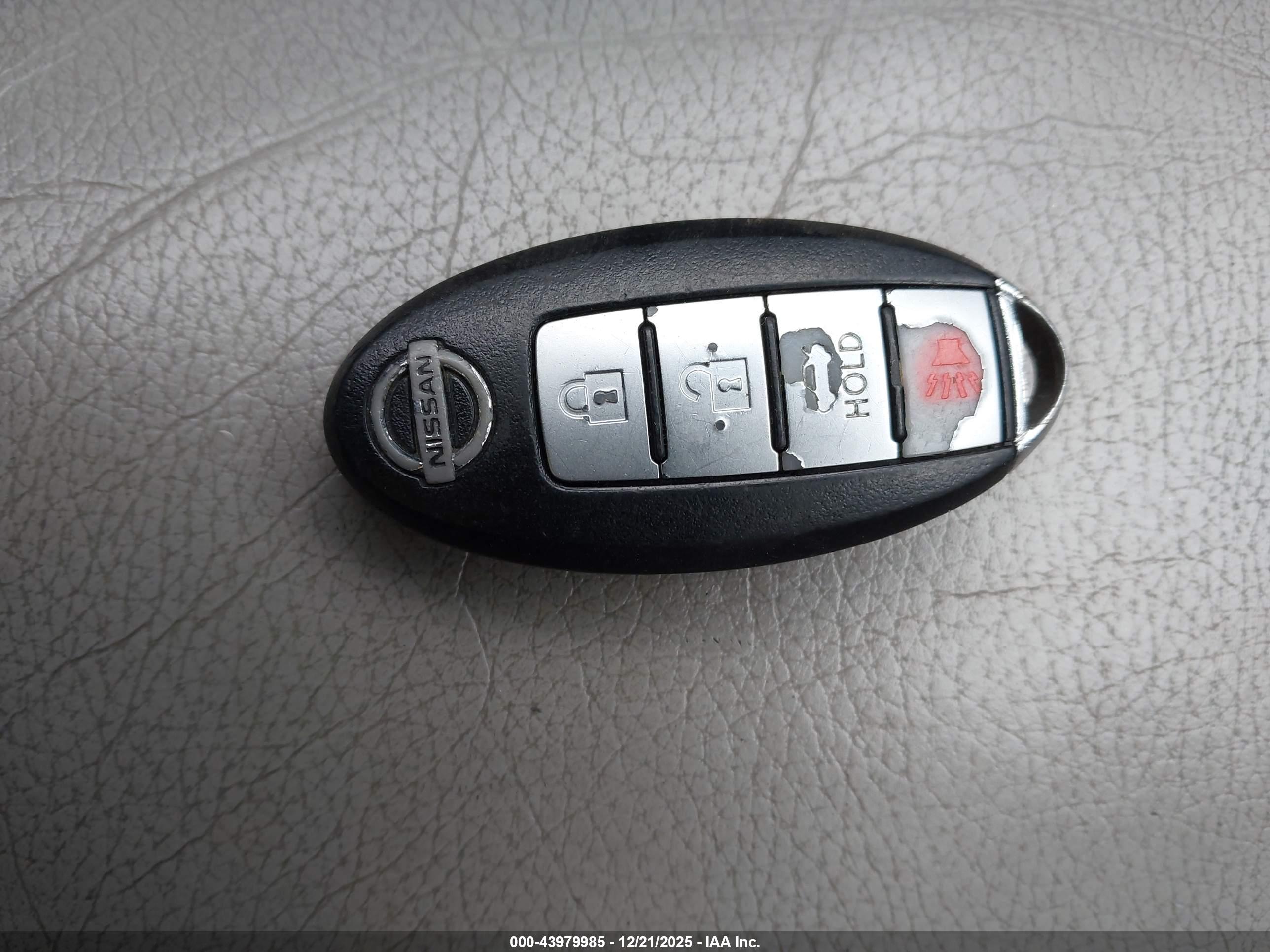 NISSAN MAXIMA image 11