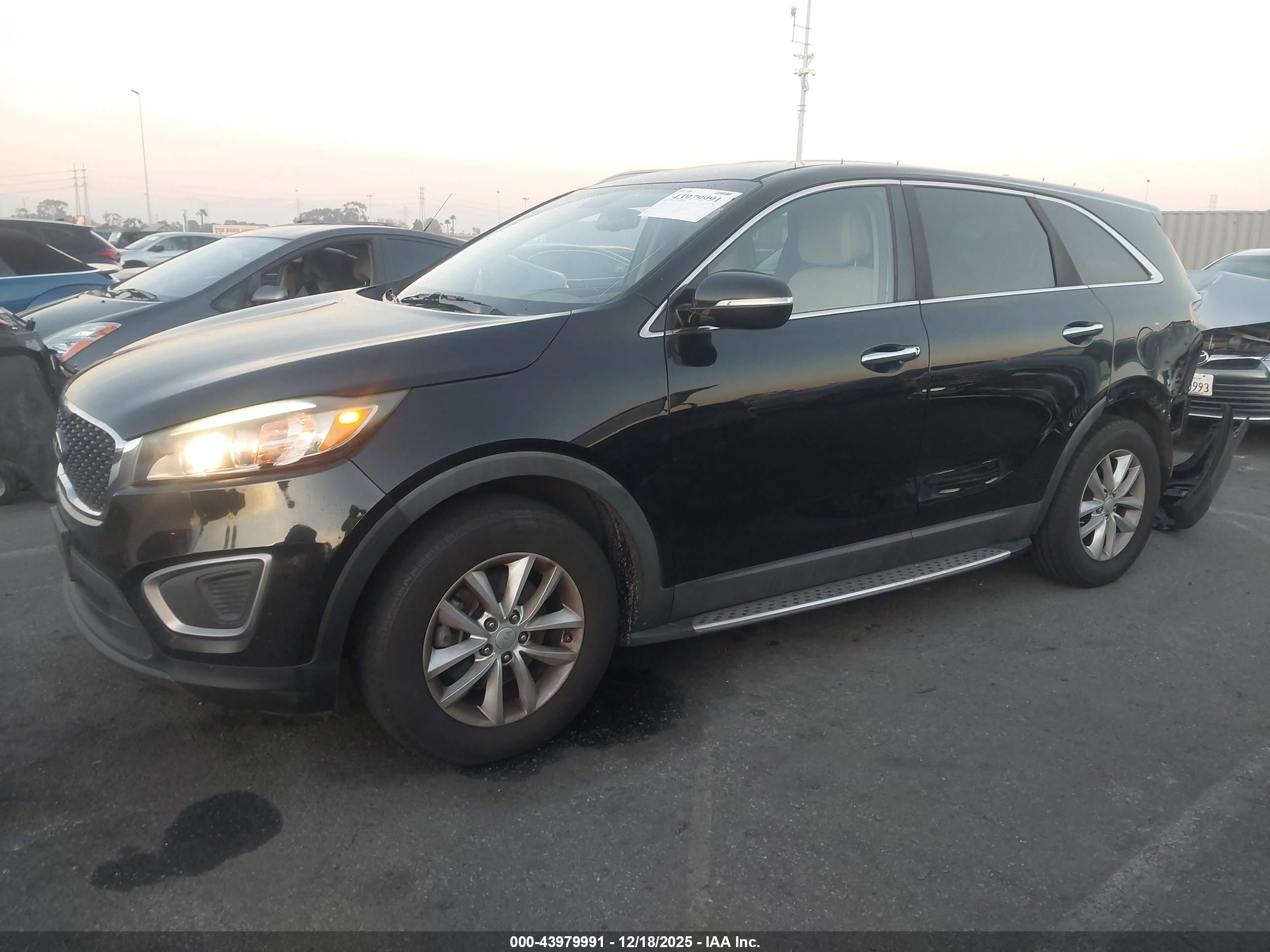 KIA SORENTO image 2