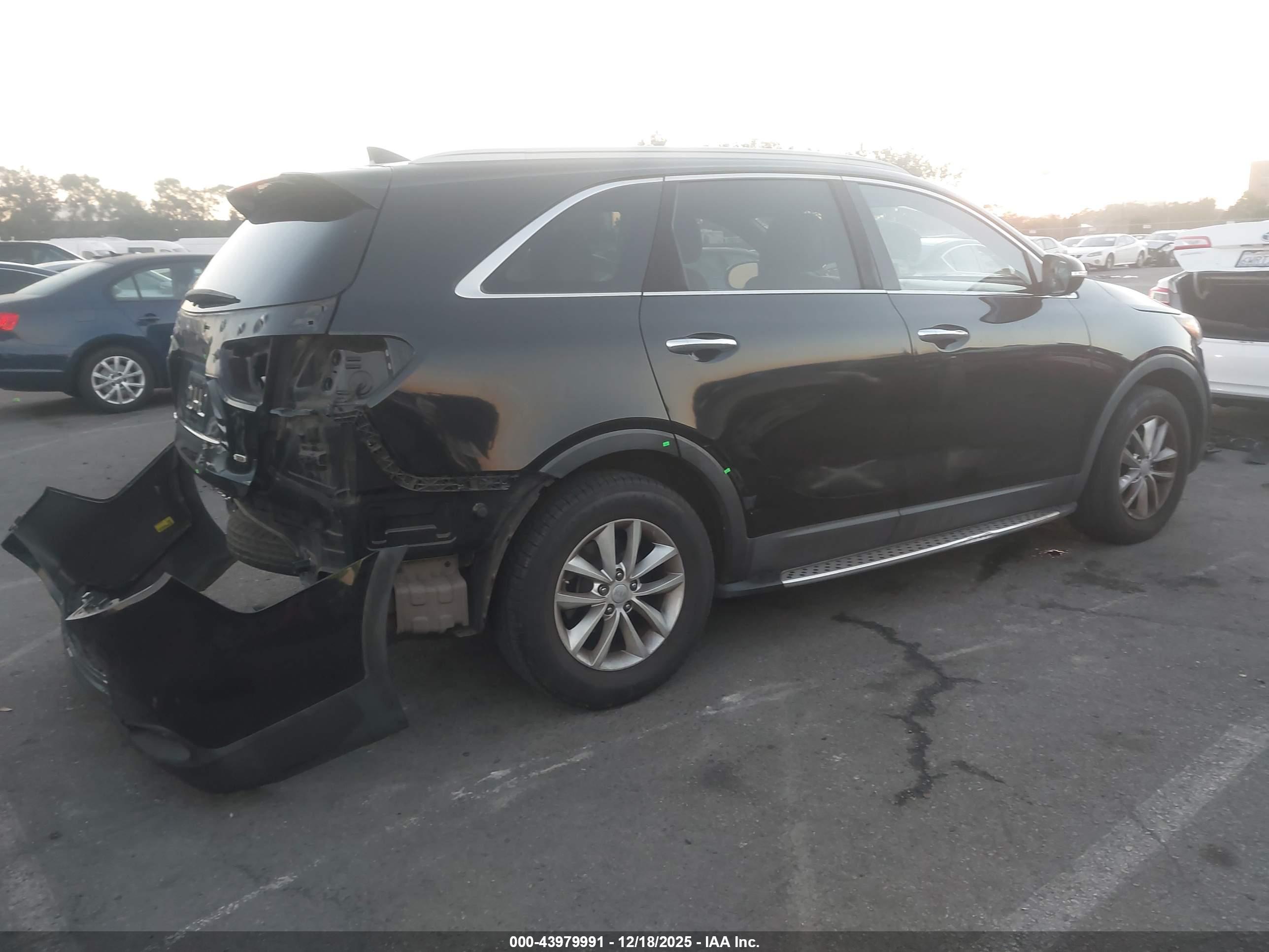KIA SORENTO image 4
