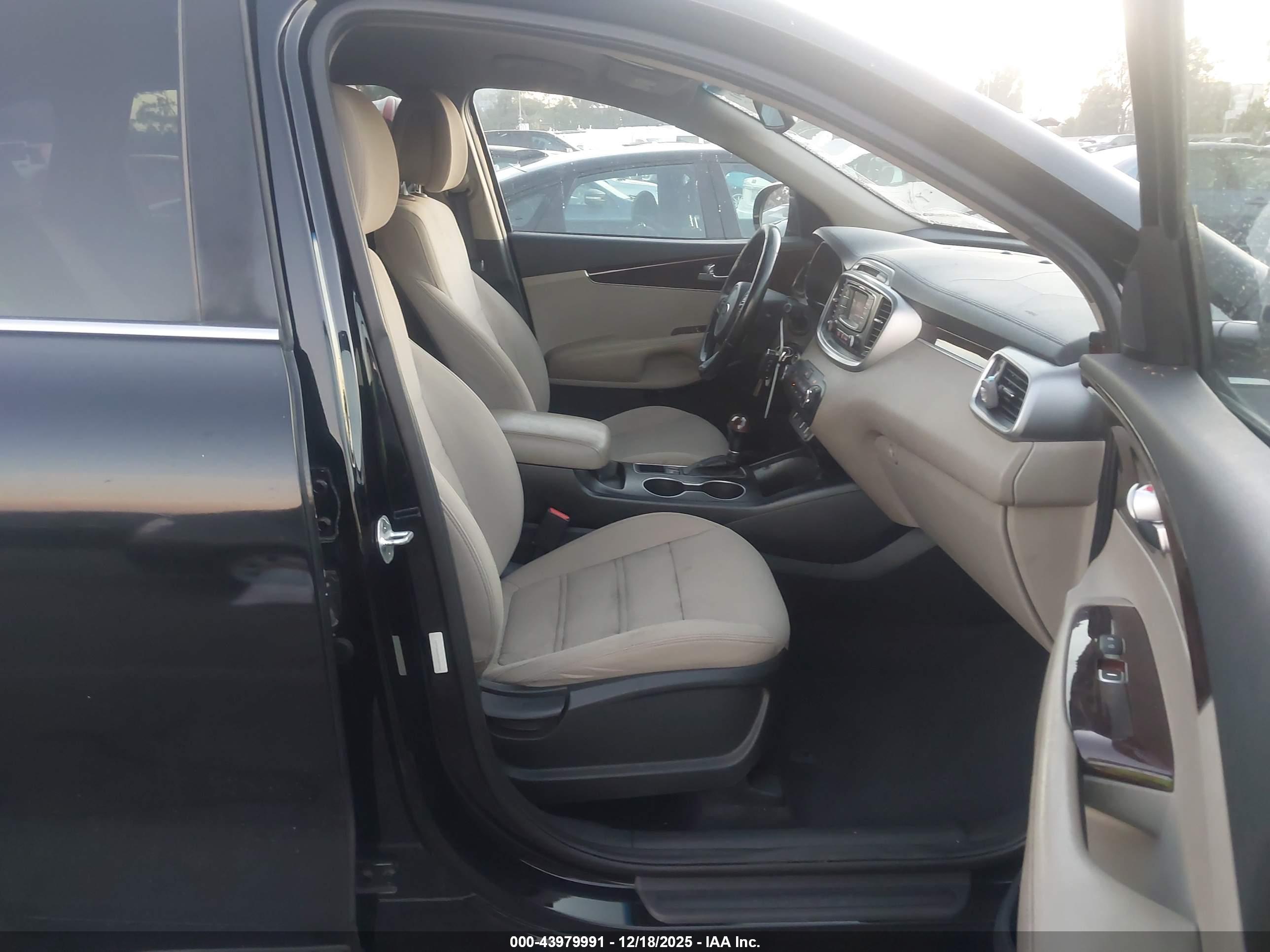 KIA SORENTO image 5