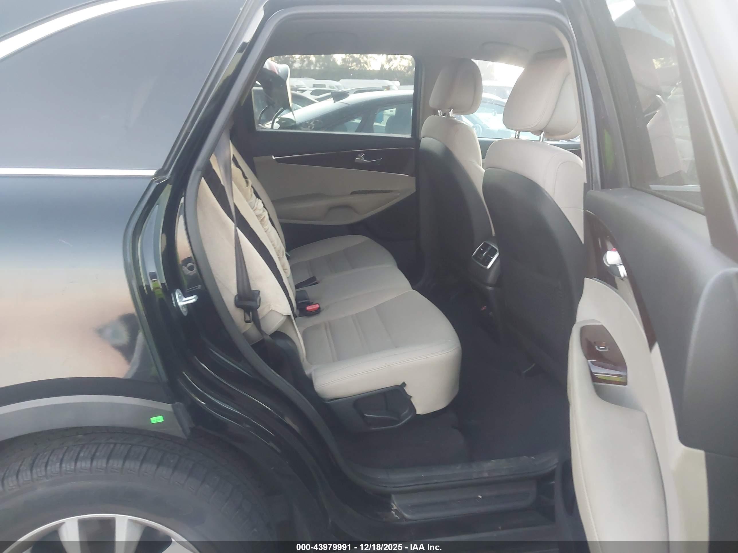 KIA SORENTO image 8