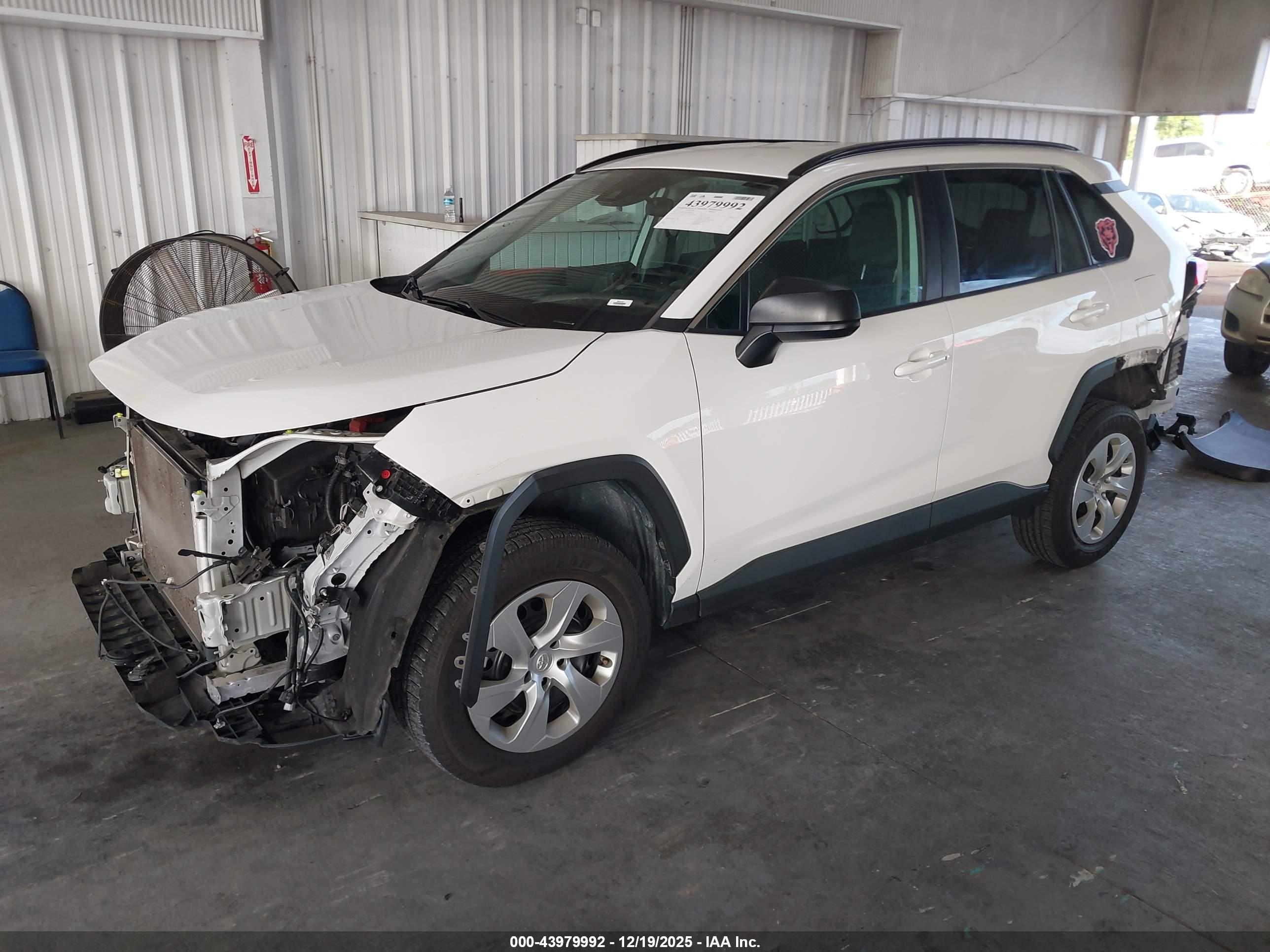 TOYOTA RAV4 image 2