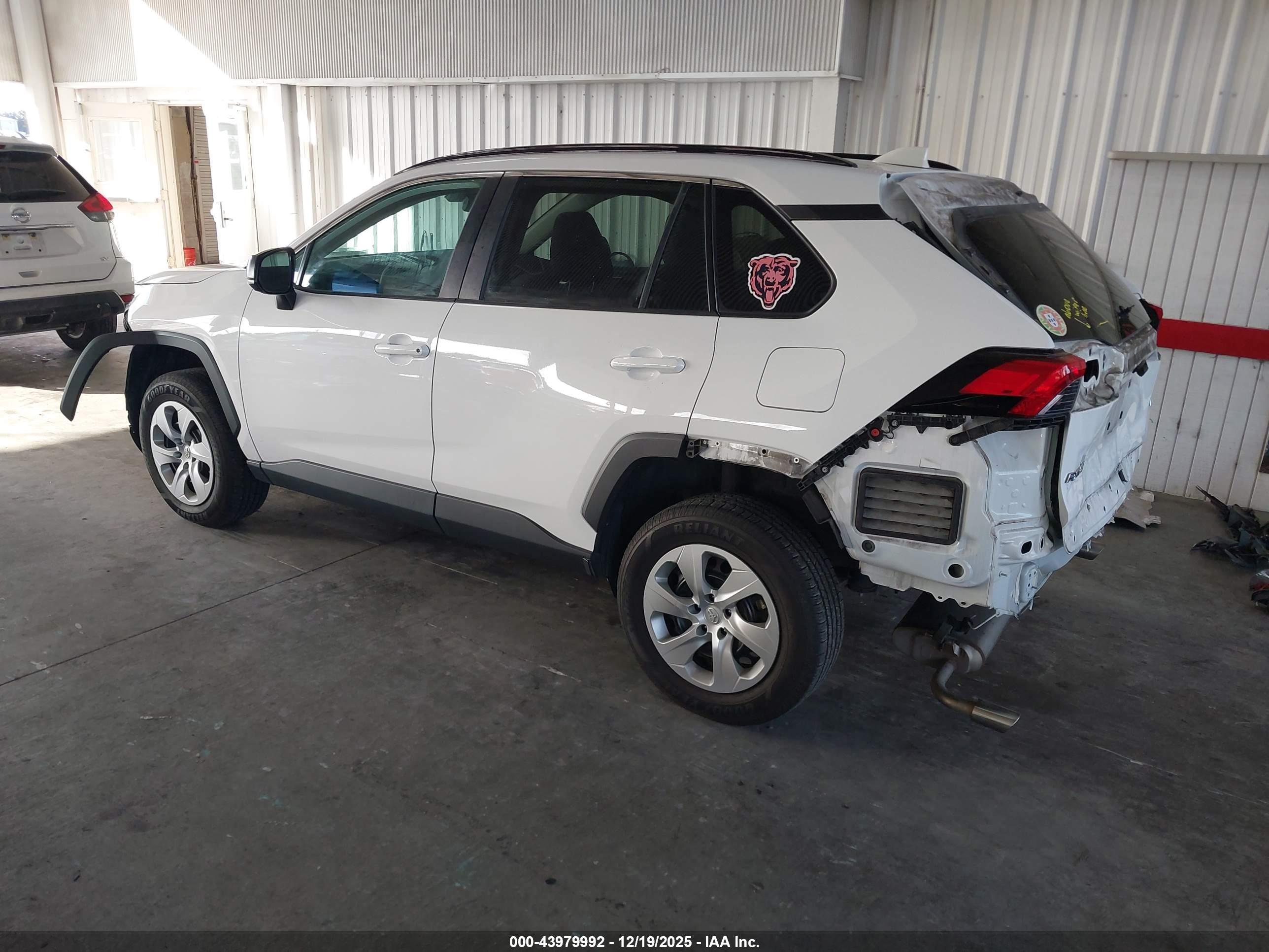 TOYOTA RAV4 image 3