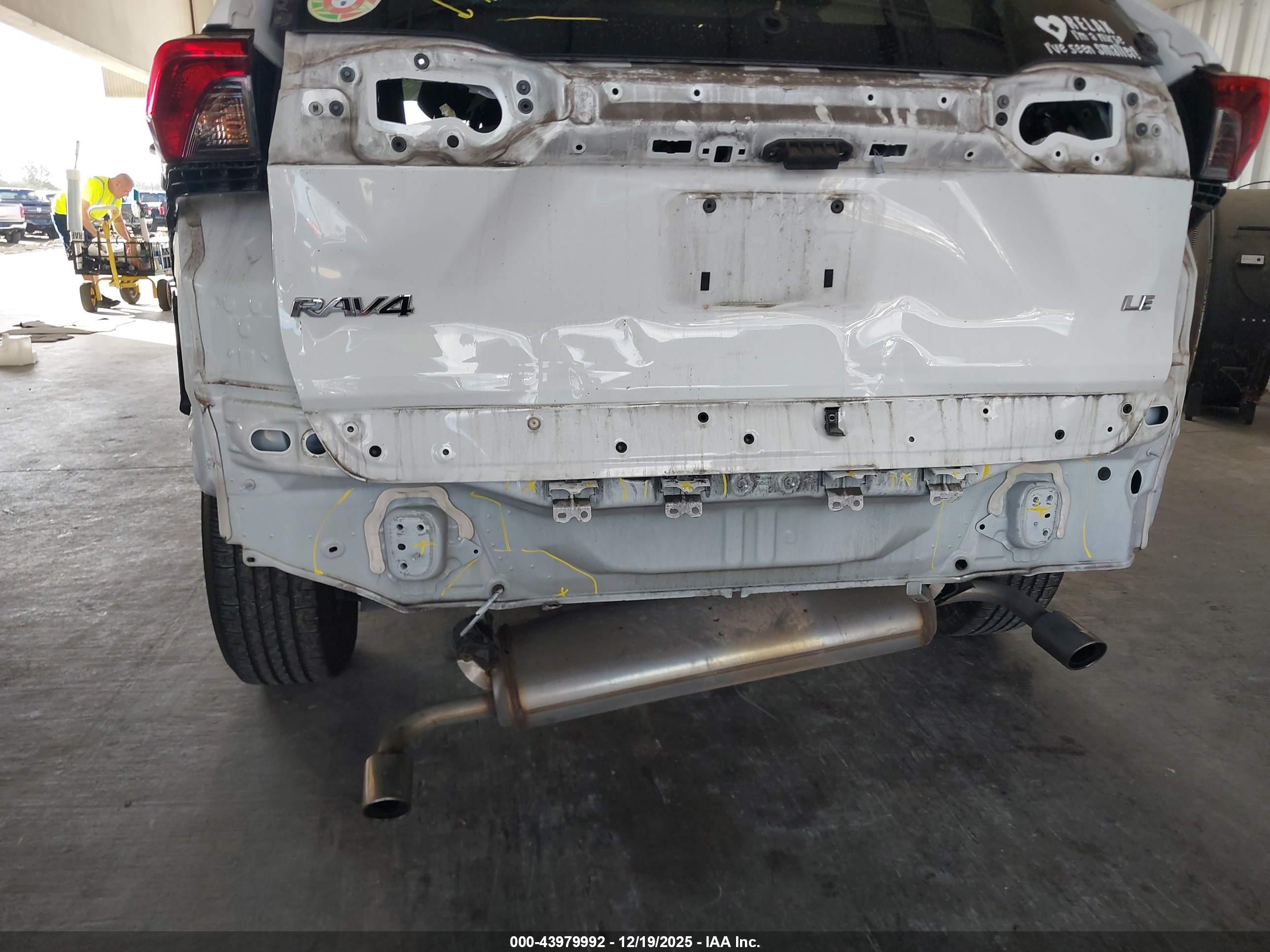 TOYOTA RAV4 image 6