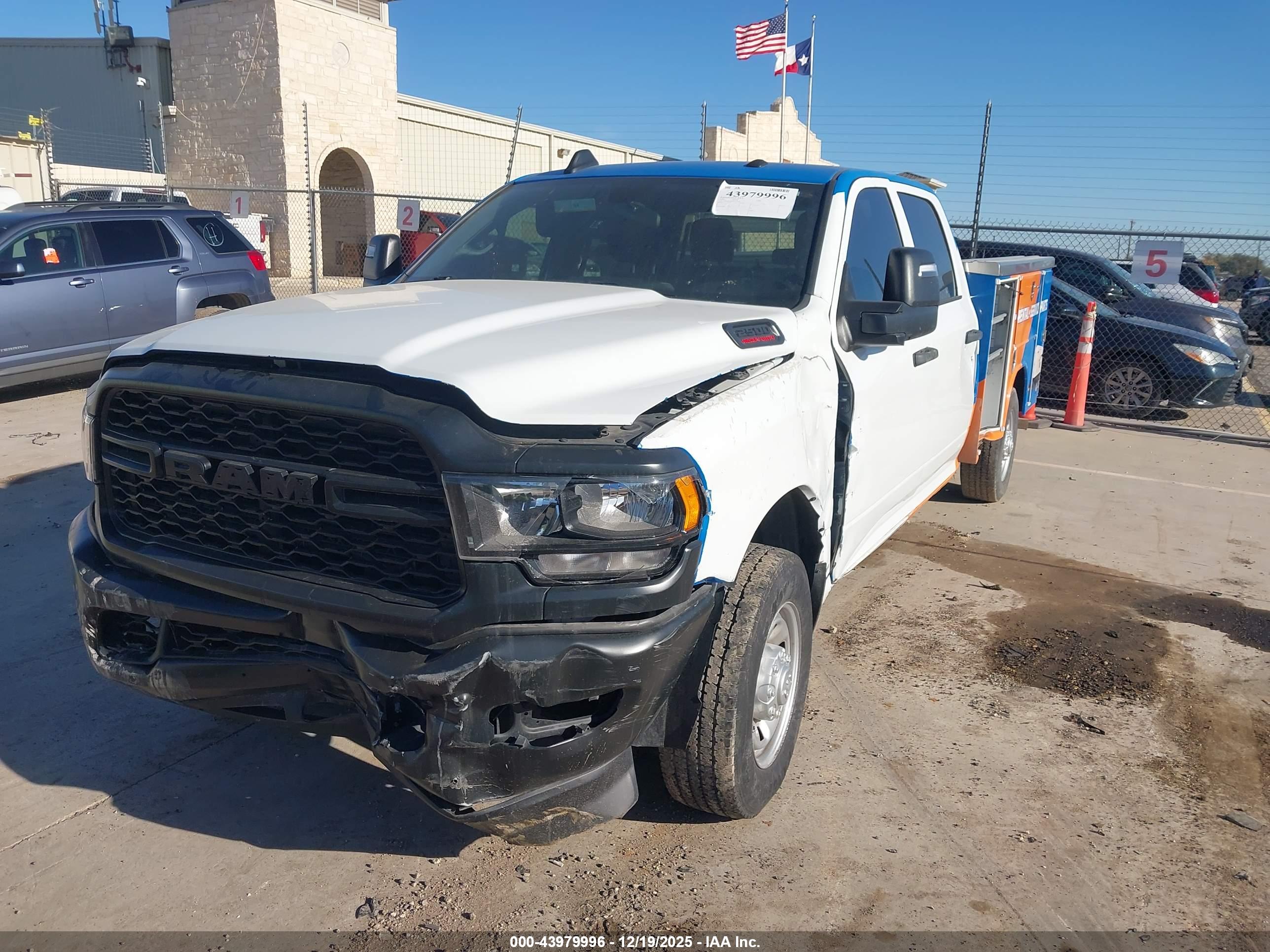 RAM 2500 image 2