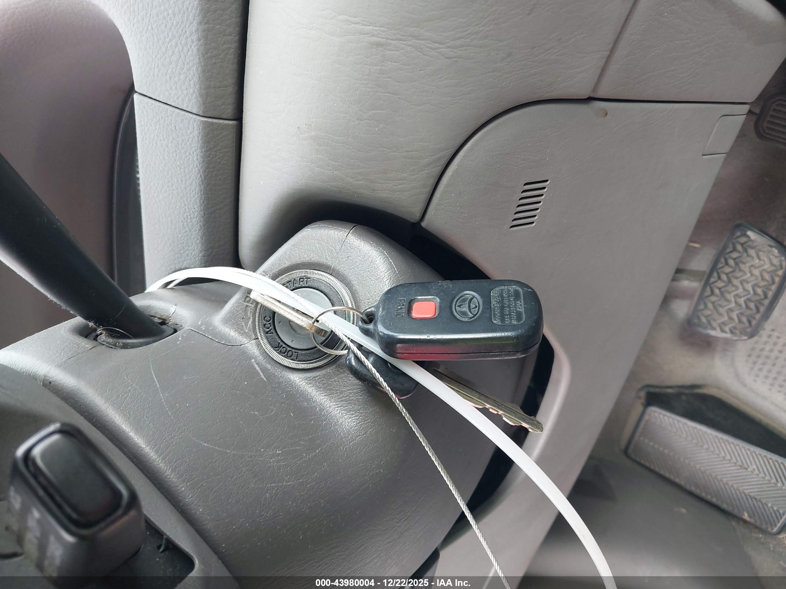 TOYOTA CAMRY image 11