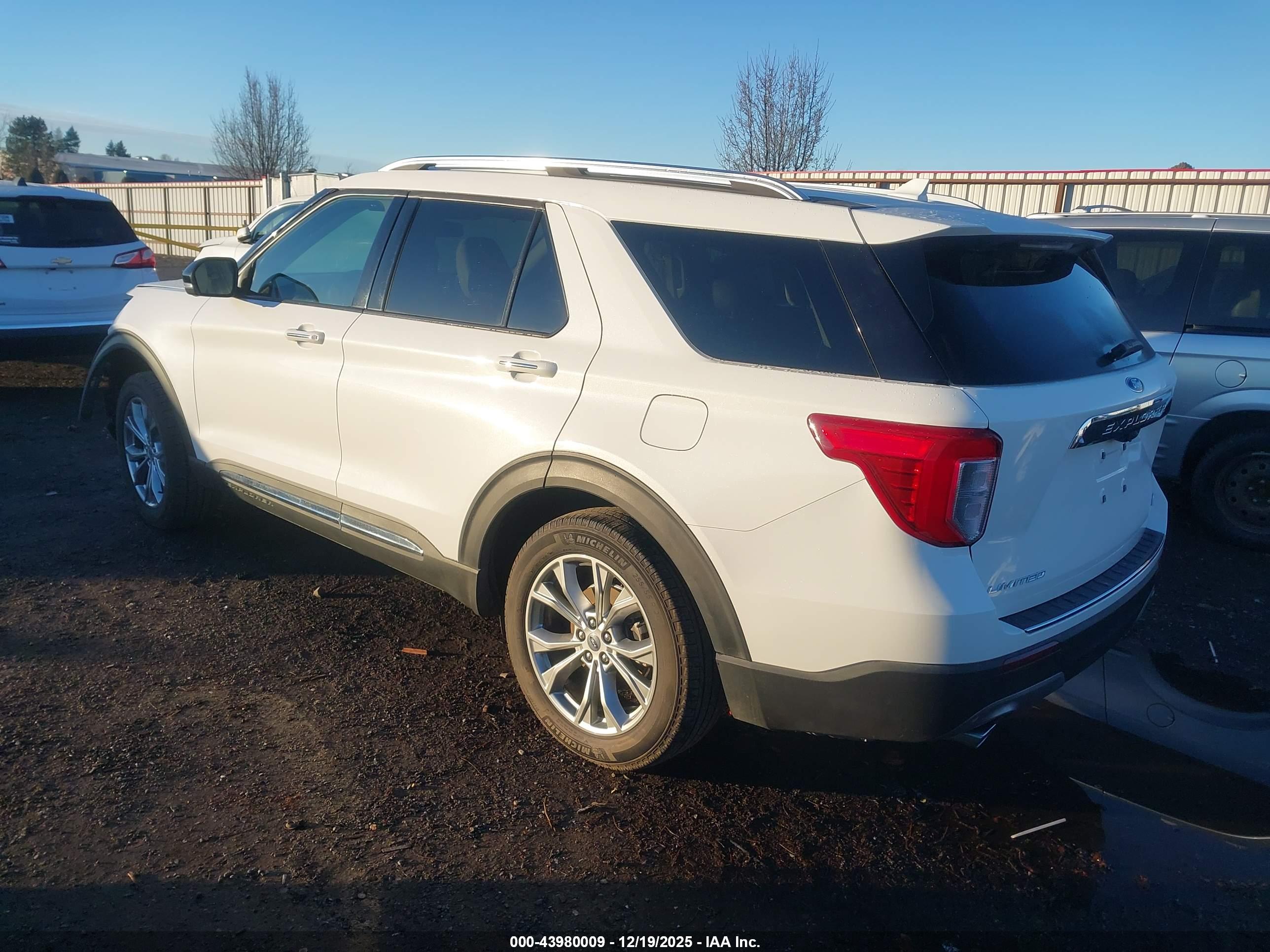 FORD EXPLORER image 3