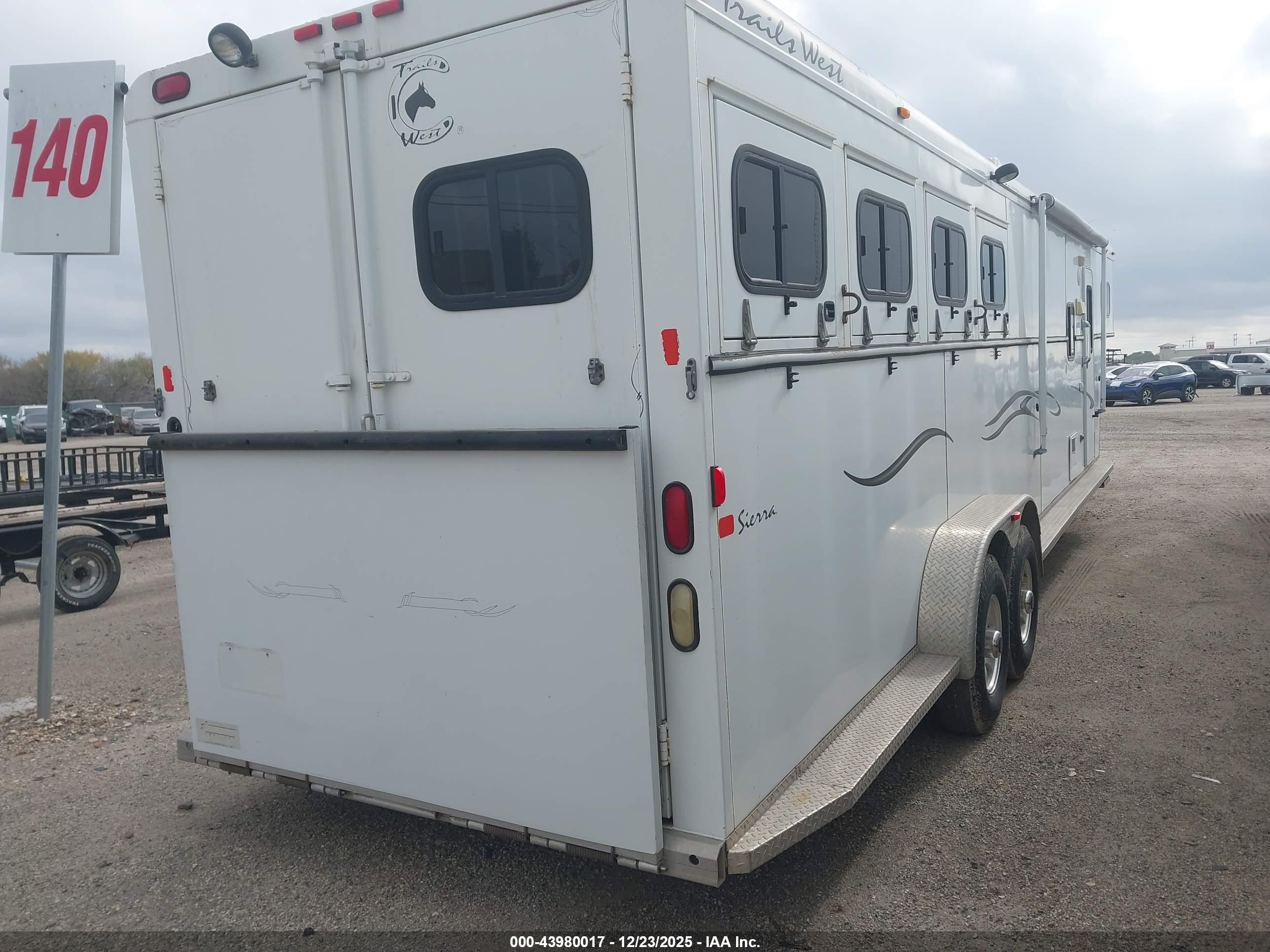 TRAILER HORSE image 4