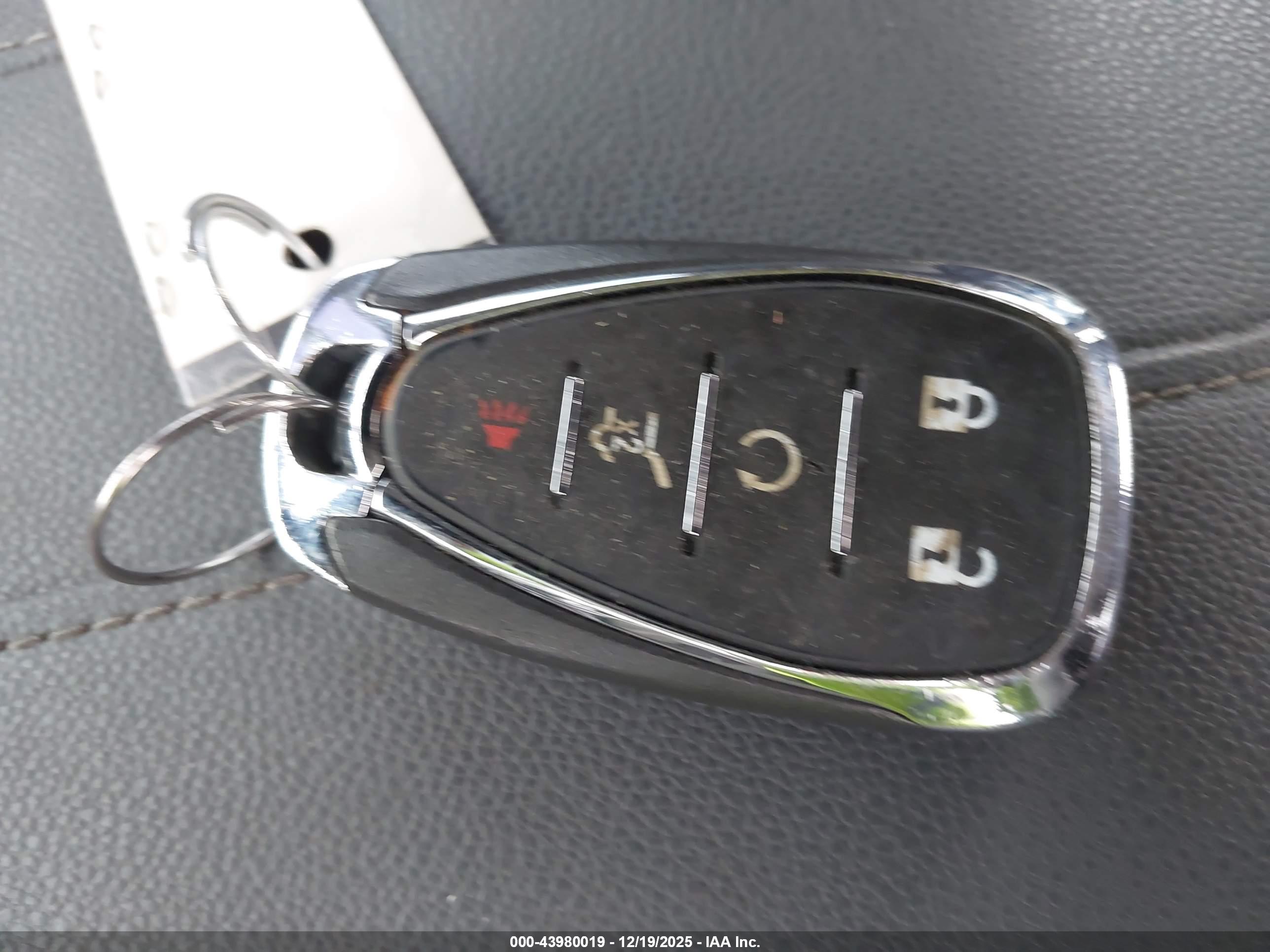 CHEVROLET TRAVERSE image 11