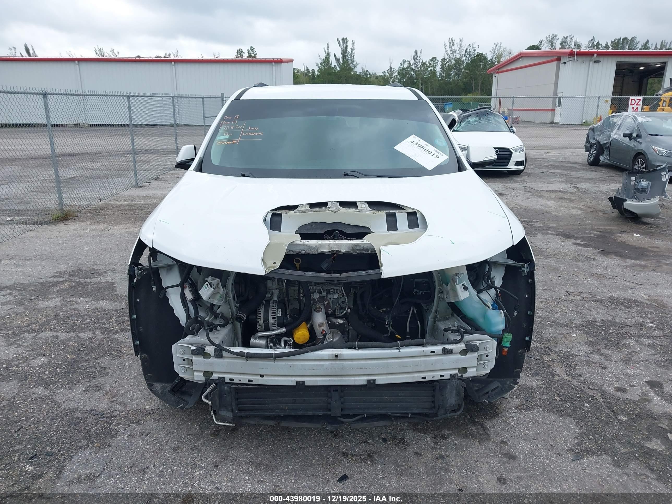 CHEVROLET TRAVERSE image 6
