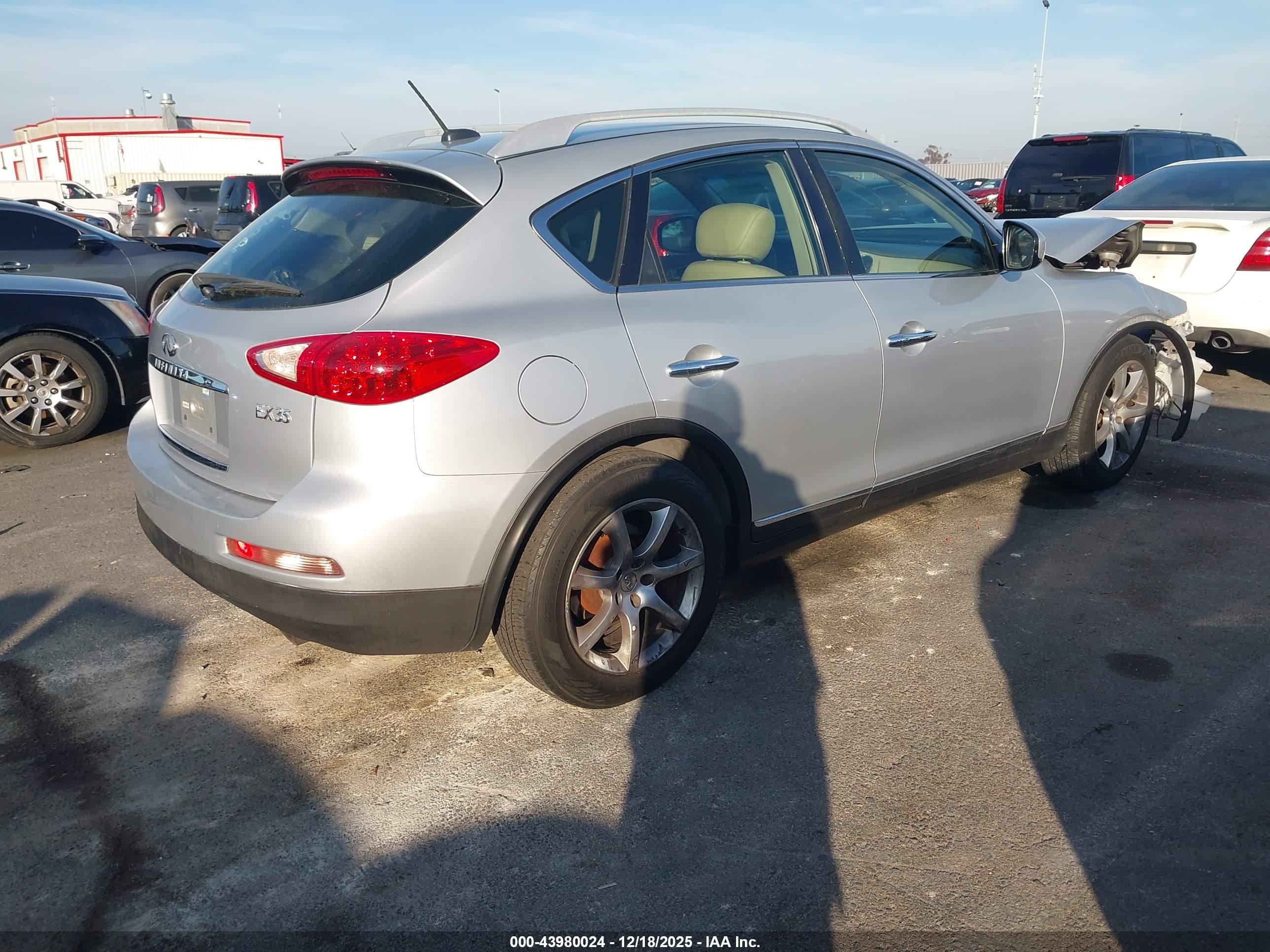 INFINITI EX35 image 4