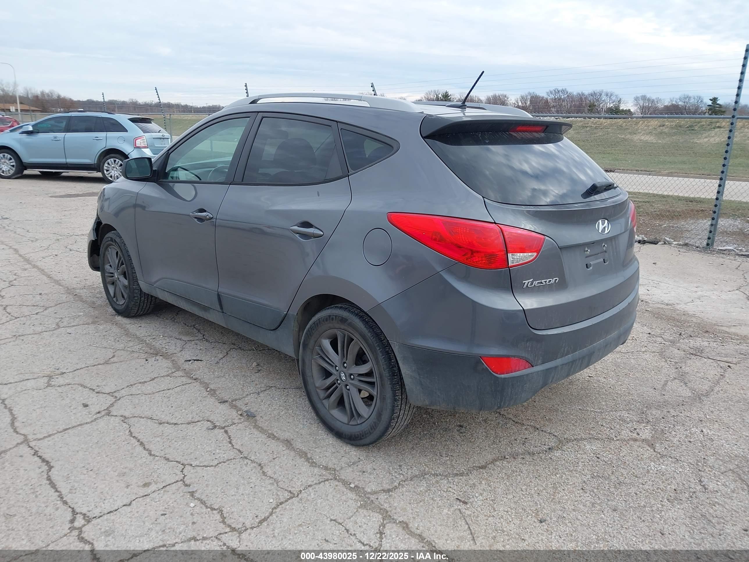HYUNDAI TUCSON image 3