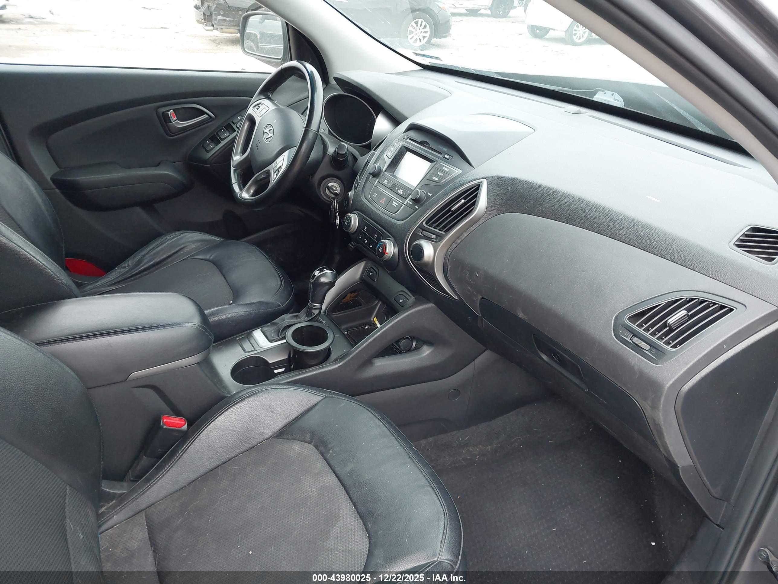 HYUNDAI TUCSON image 5