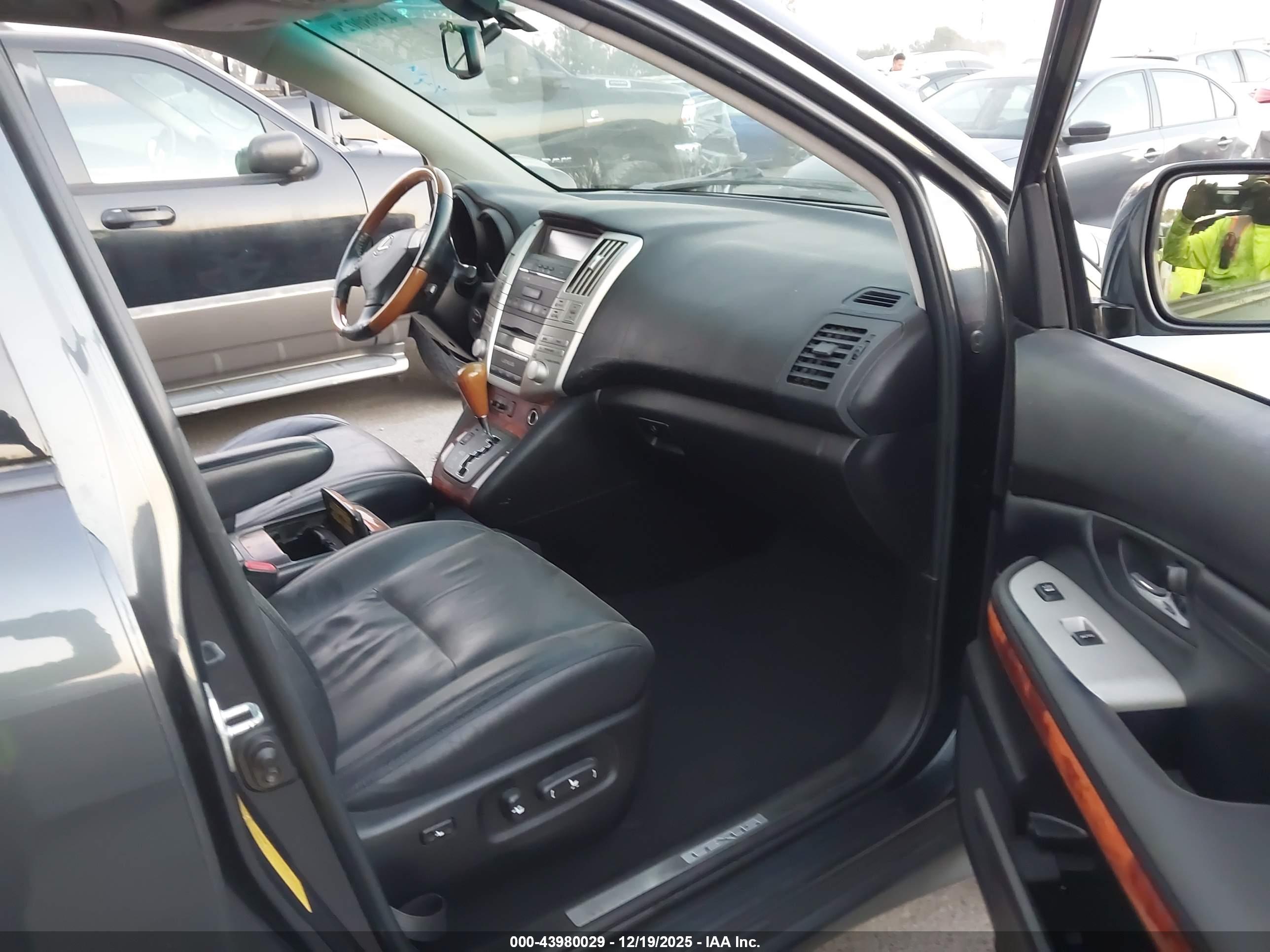 LEXUS RX image 5