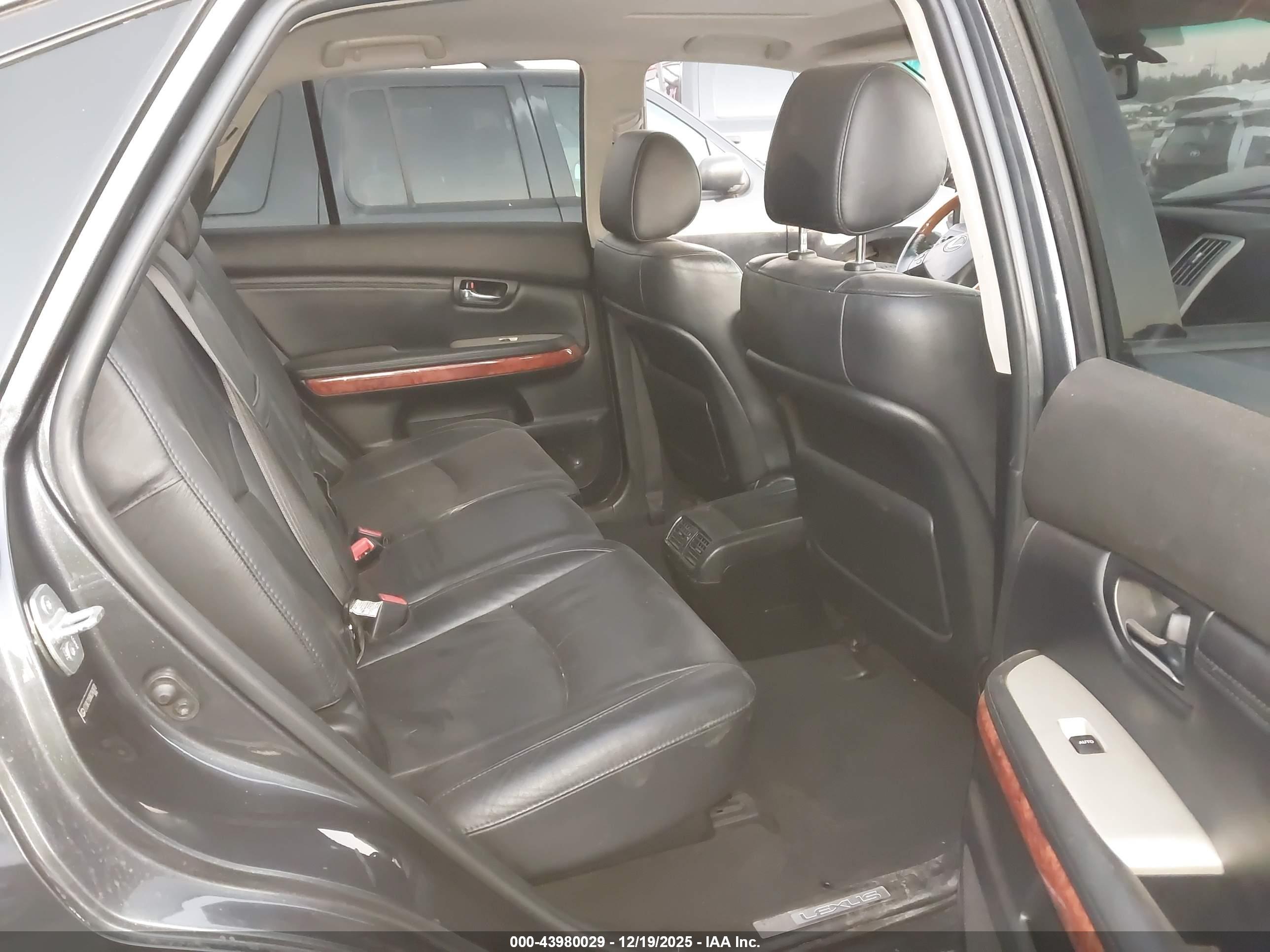 LEXUS RX image 8