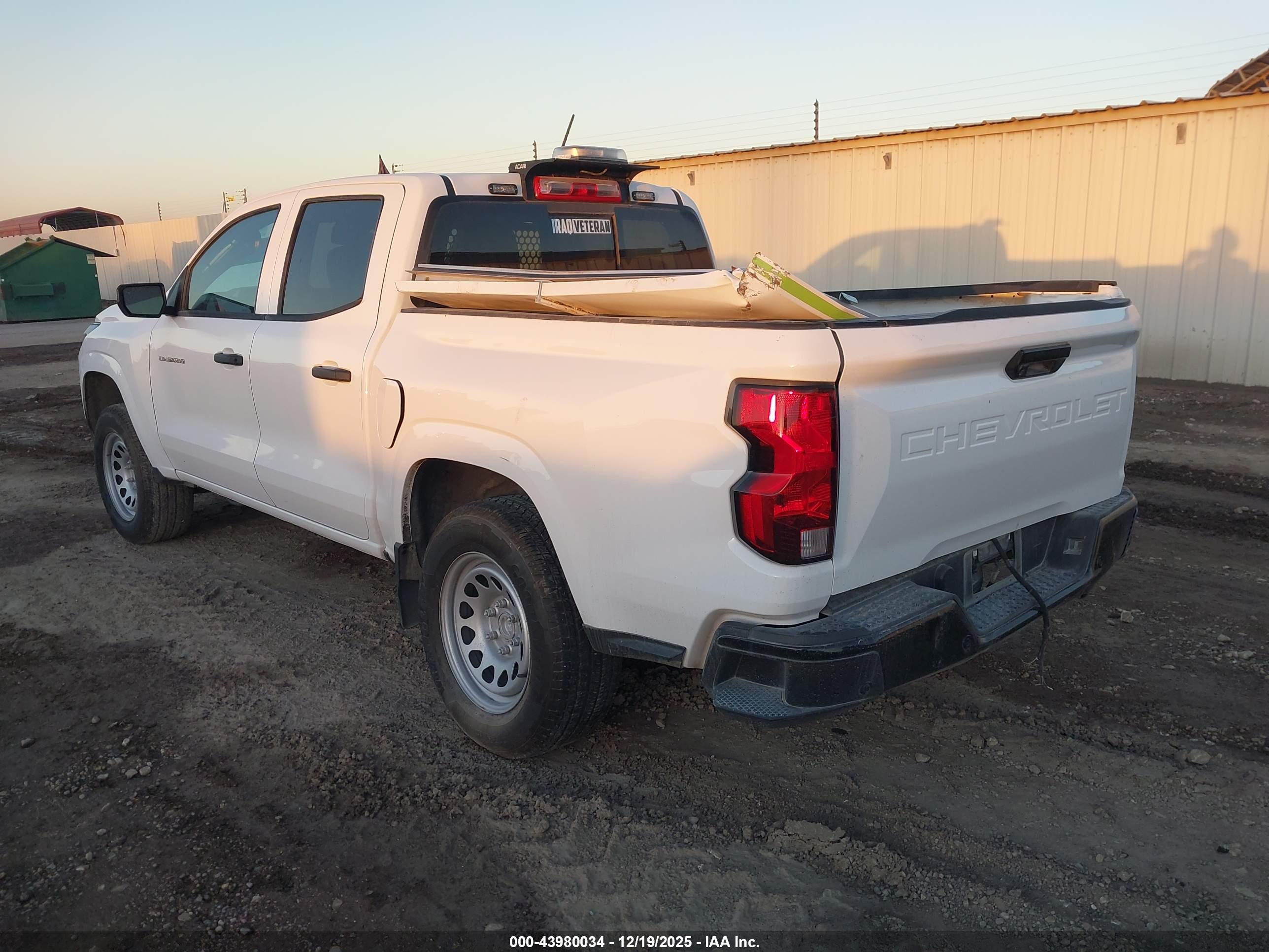 CHEVROLET COLORADO image 3