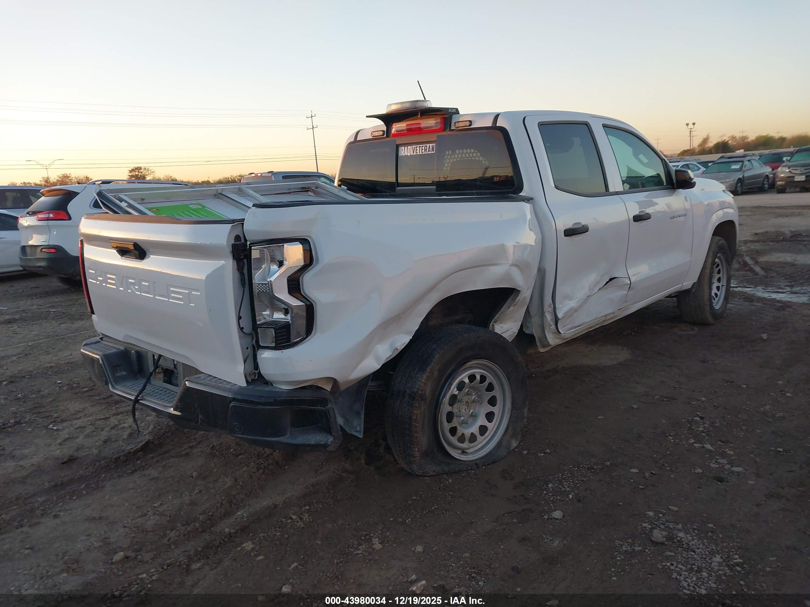 CHEVROLET COLORADO image 4