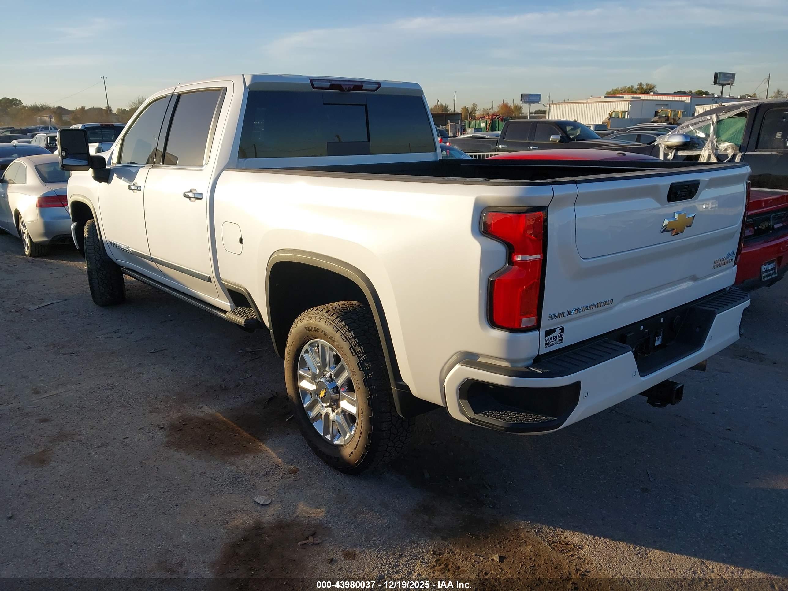 CHEVROLET SILVERADO image 3