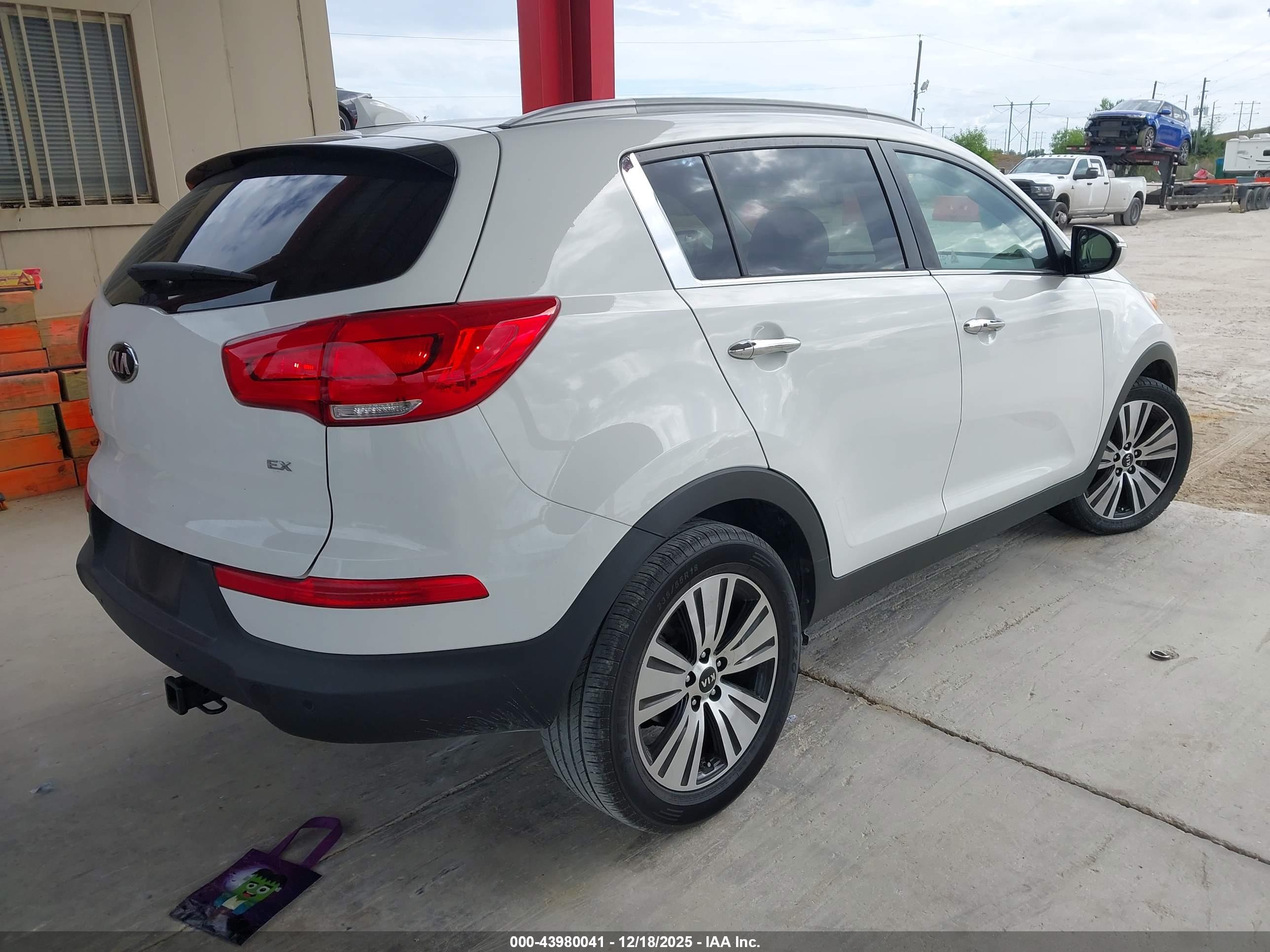 KIA SPORTAGE image 4