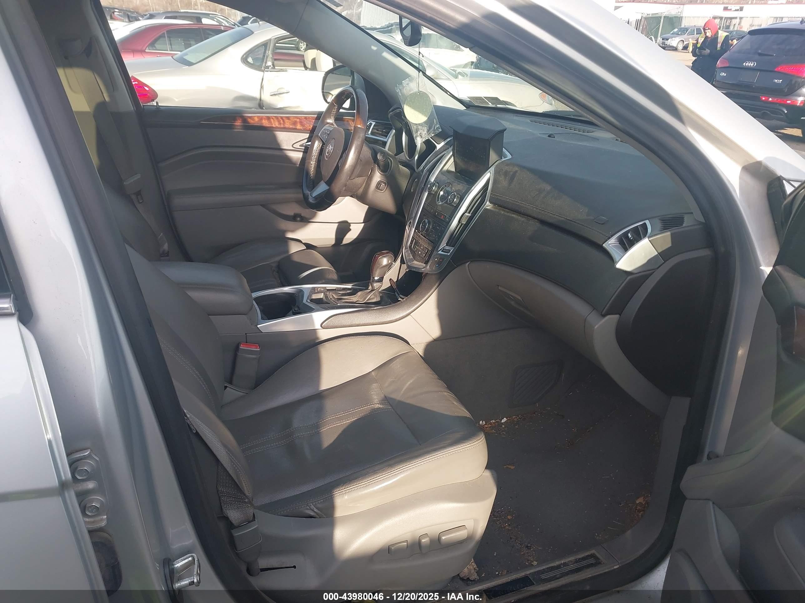 CADILLAC SRX image 5