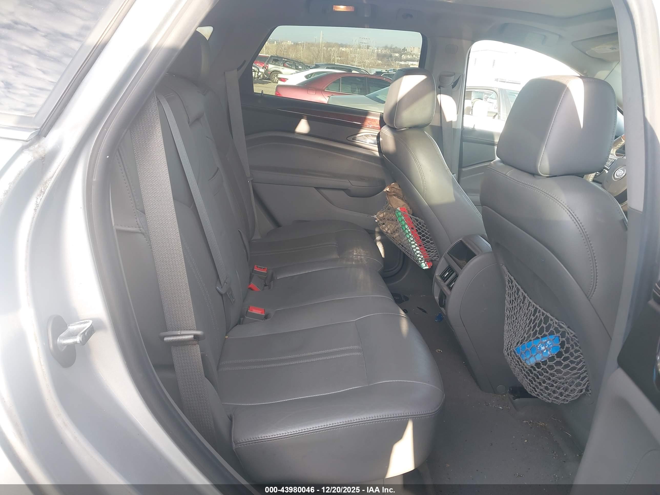 CADILLAC SRX image 8