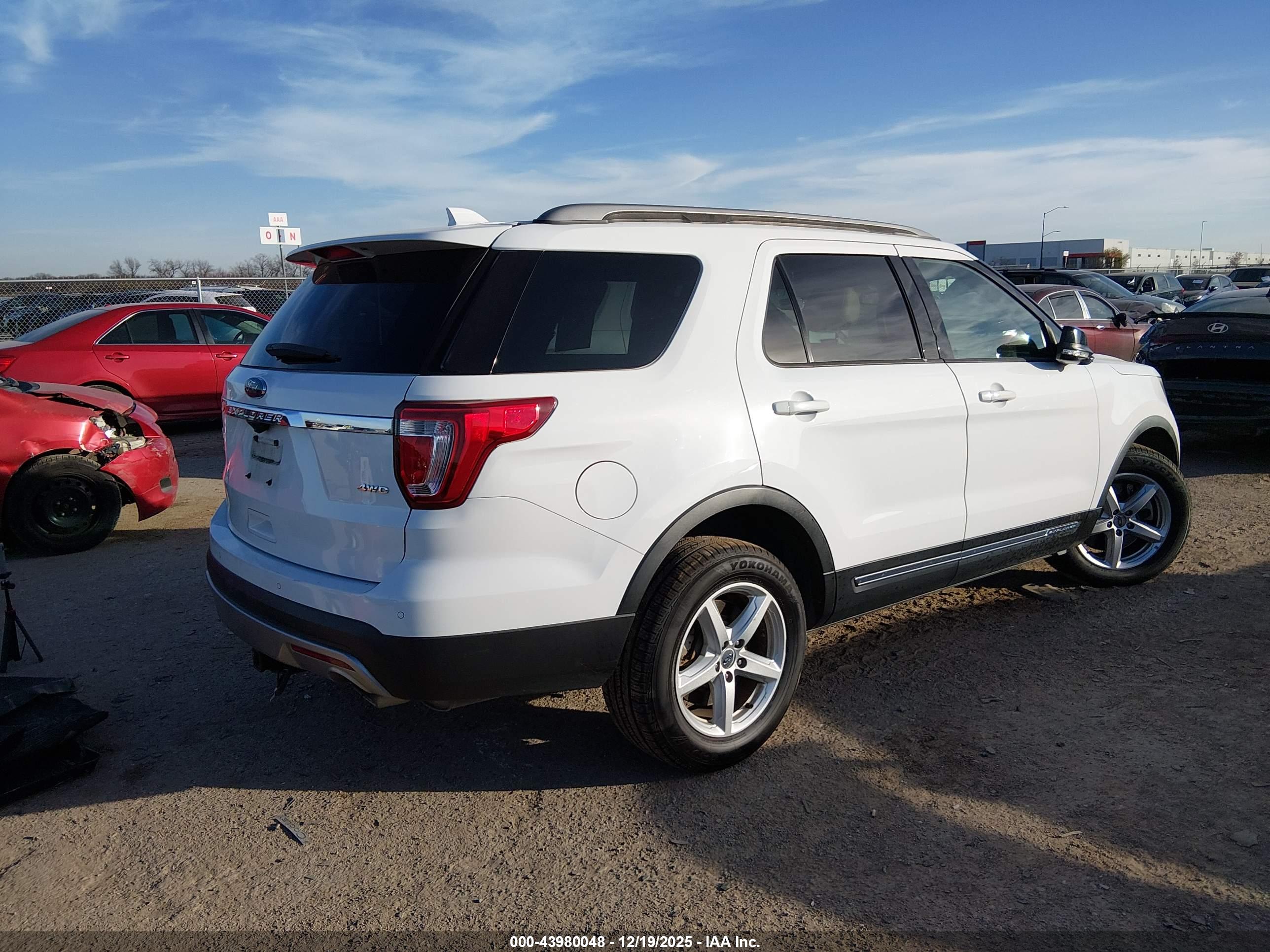 FORD EXPLORER image 4