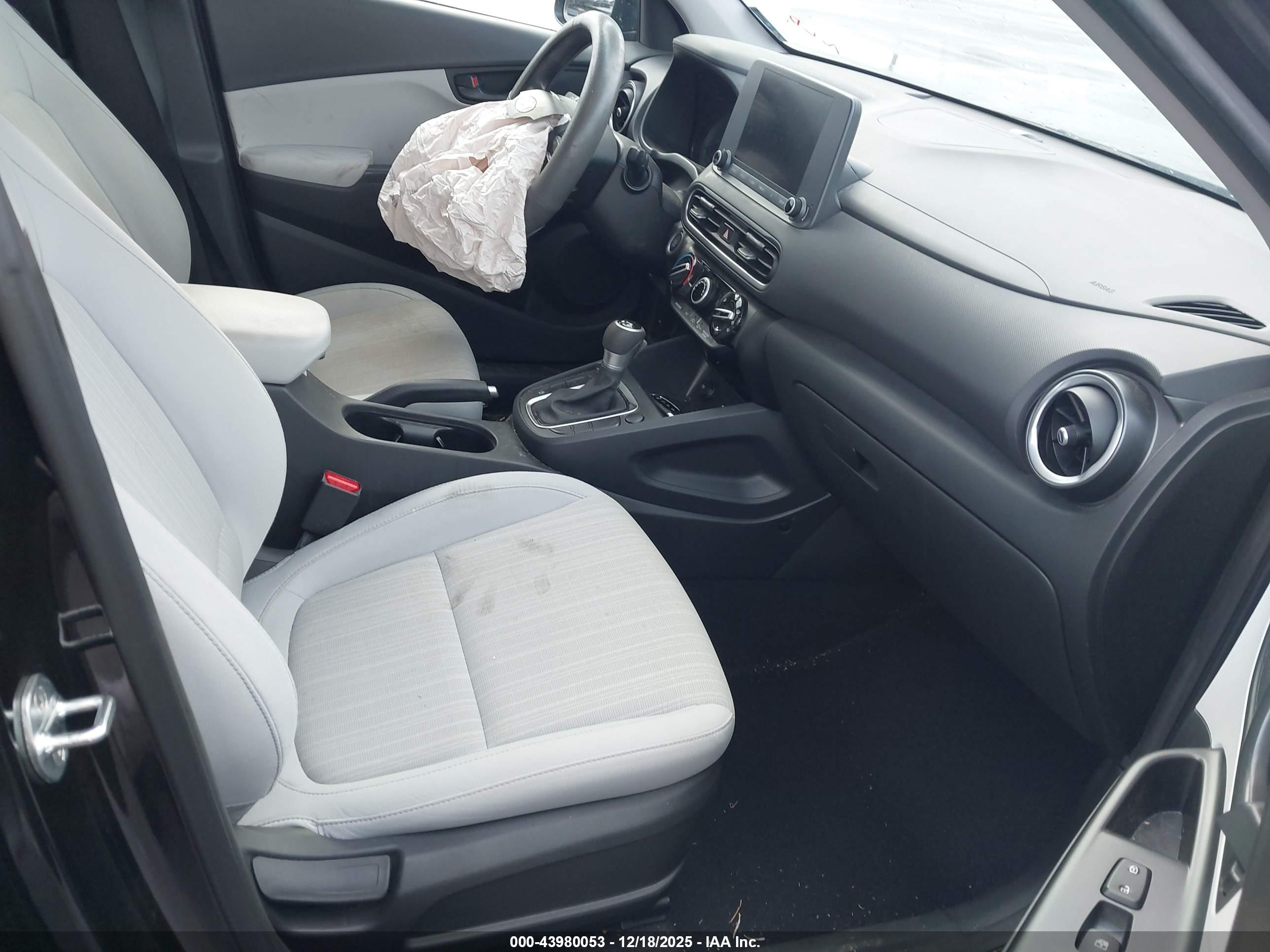 HYUNDAI KONA image 5