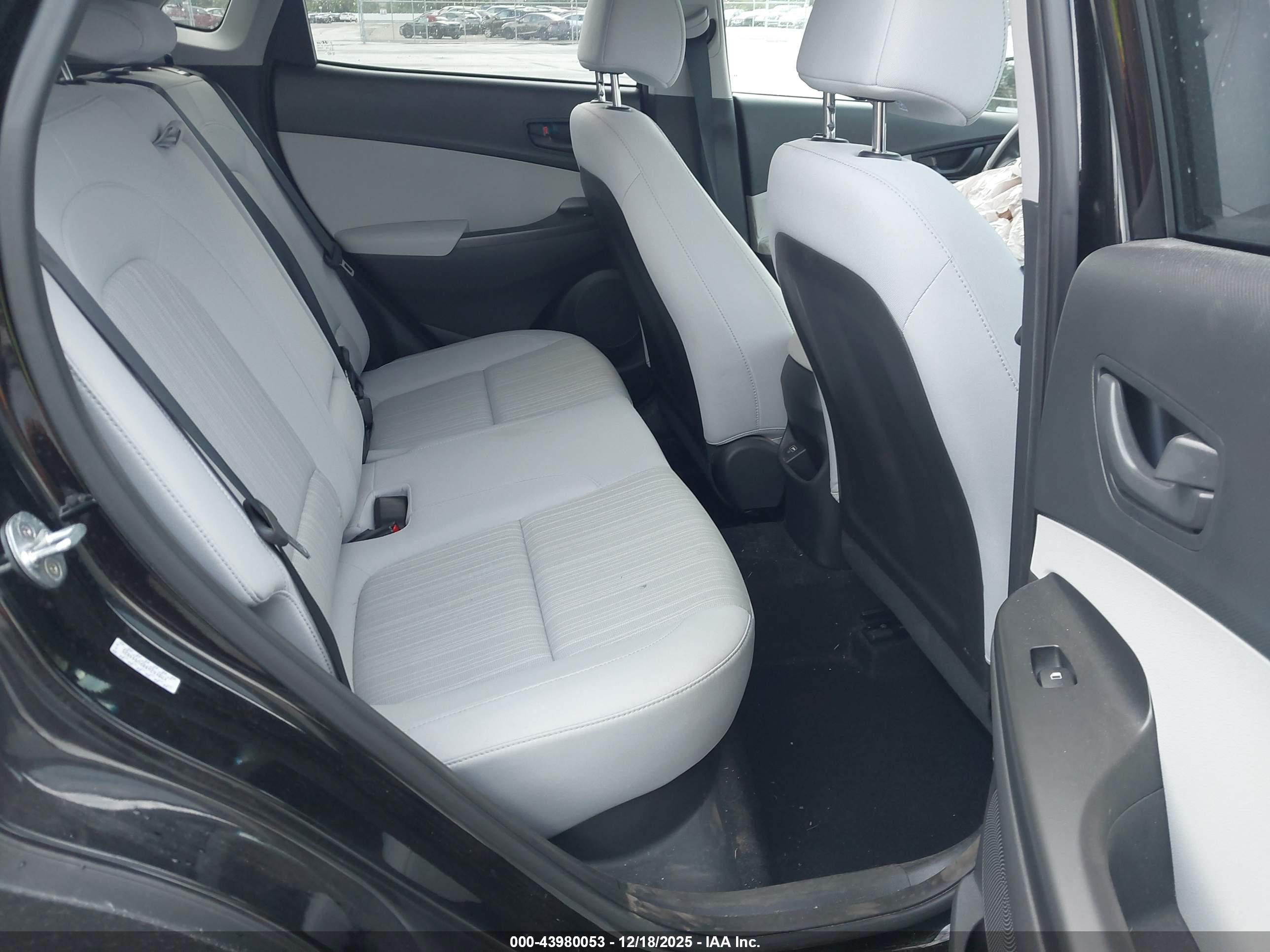 HYUNDAI KONA image 8