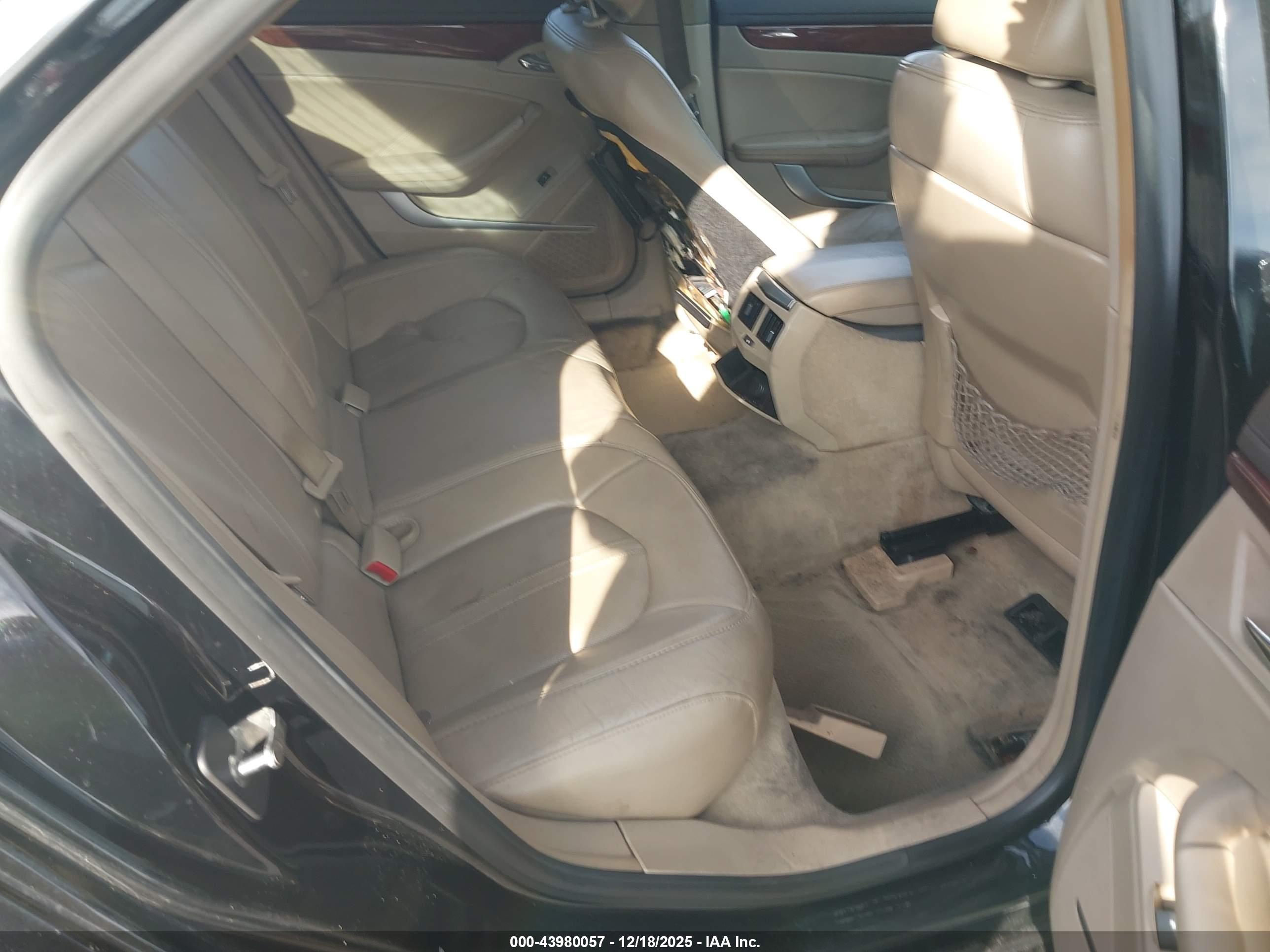 CADILLAC CTS image 8