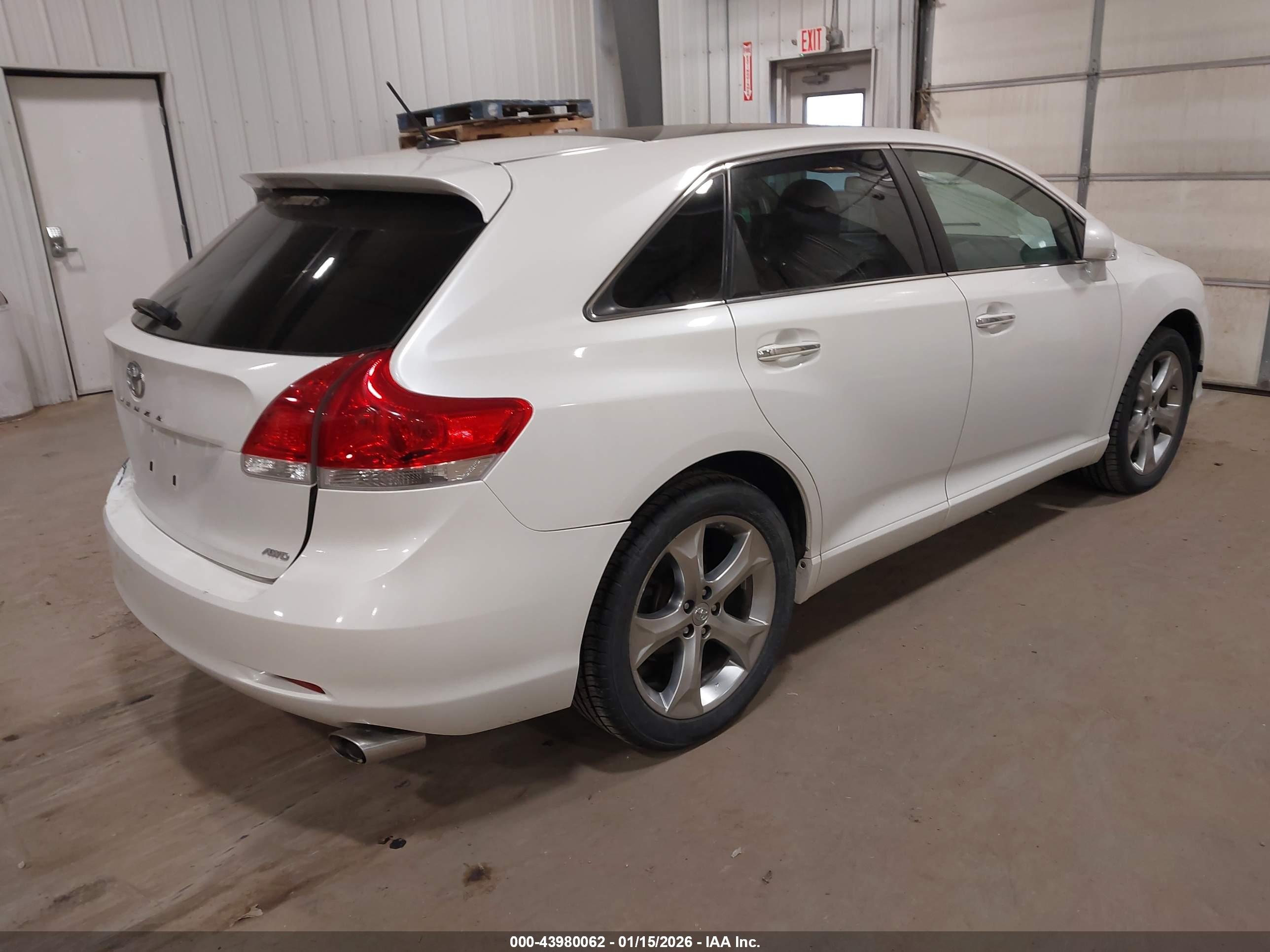 TOYOTA VENZA image 4